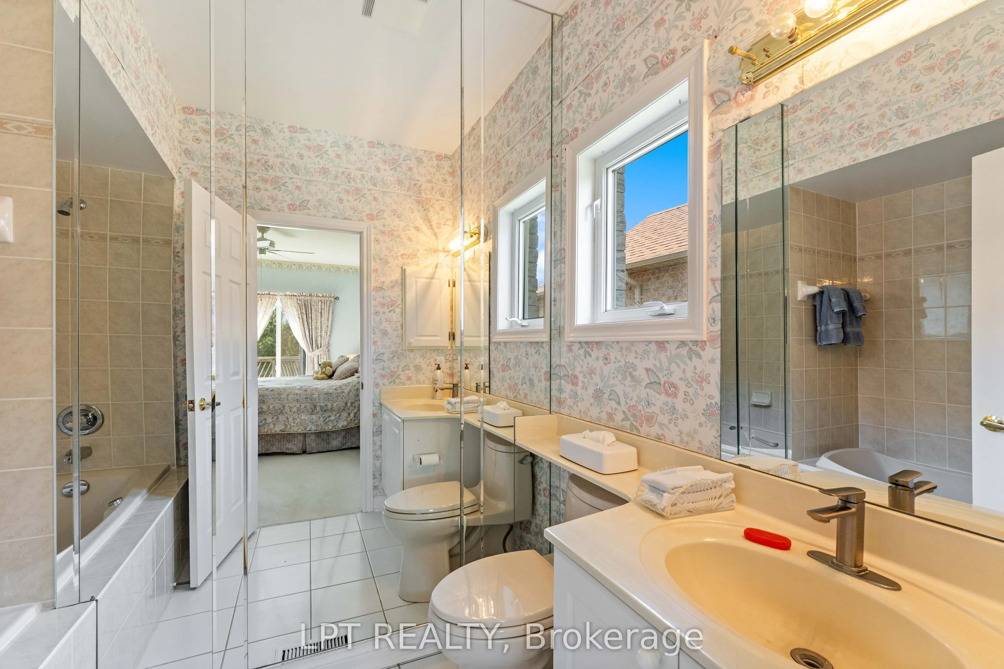 219 Waterbury Crescent