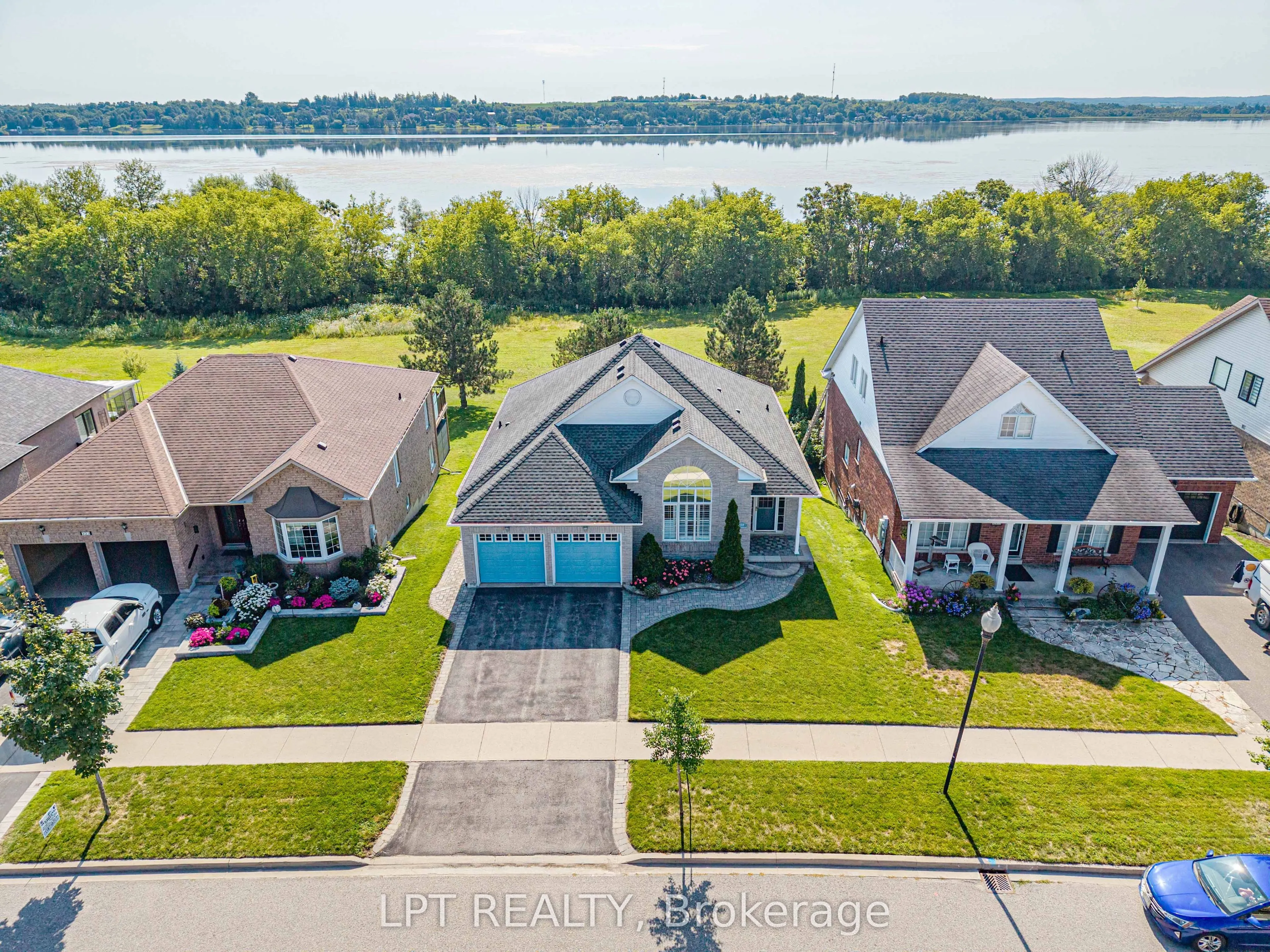 219 Waterbury Crescent