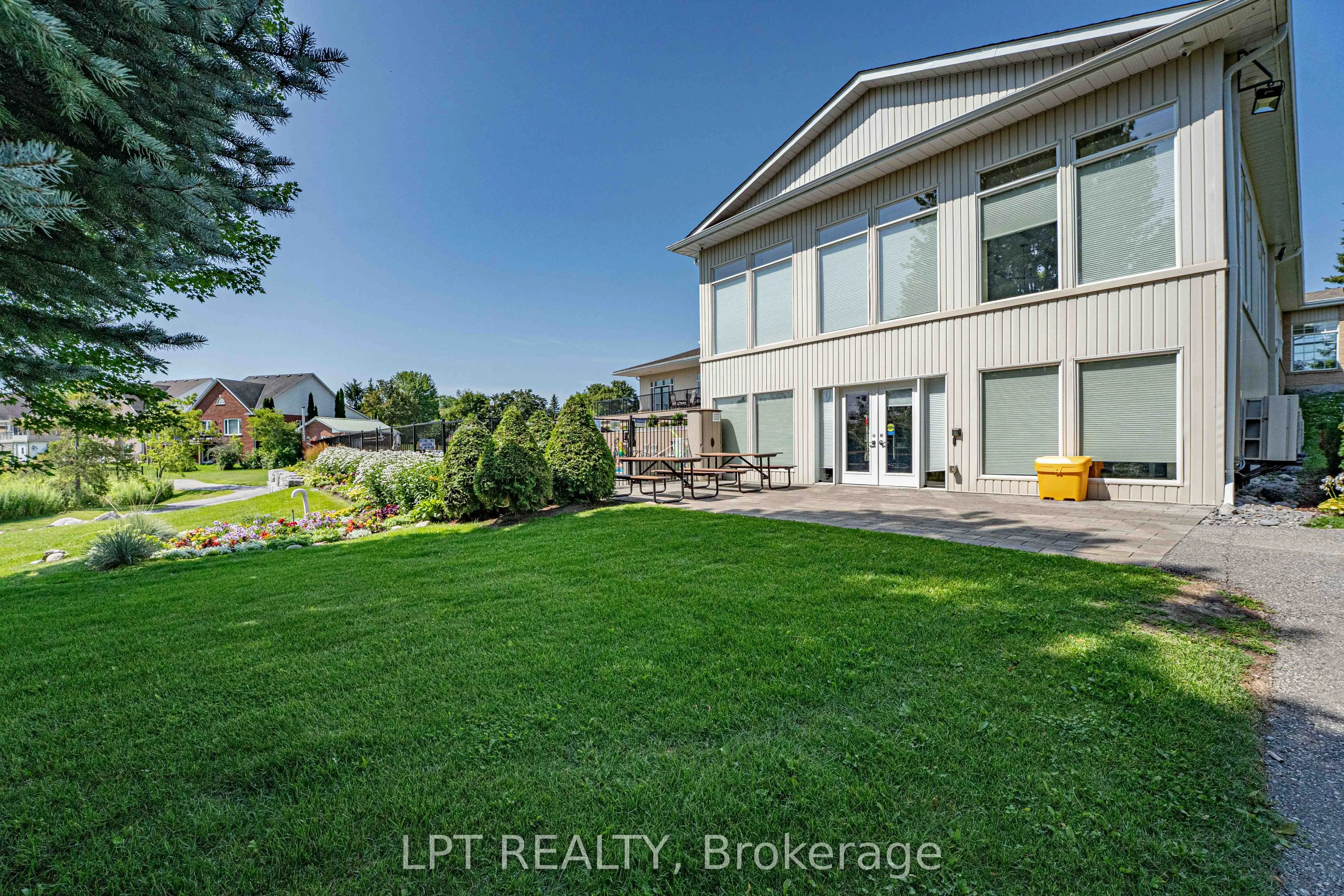 219 Waterbury Crescent
