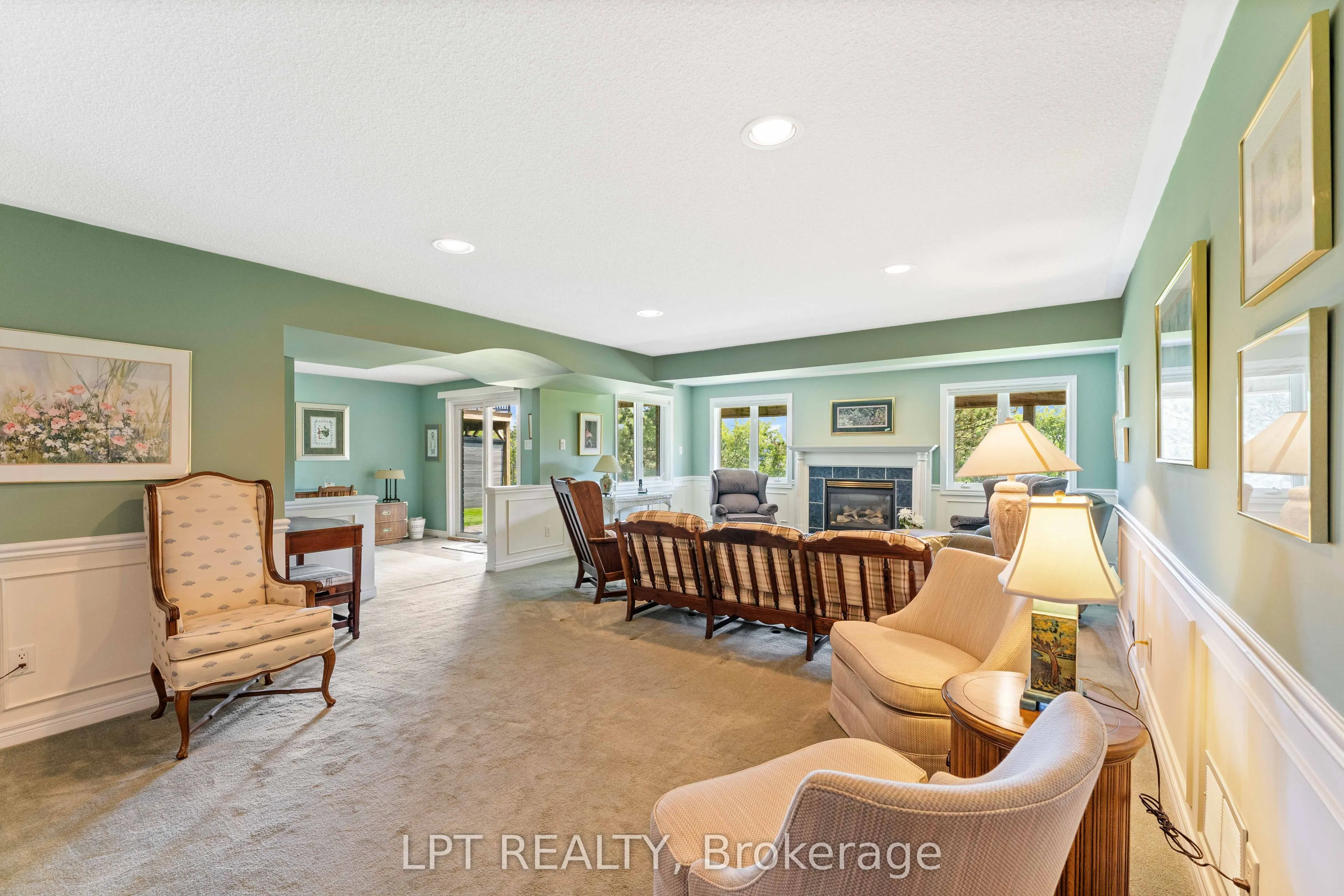 219 Waterbury Crescent