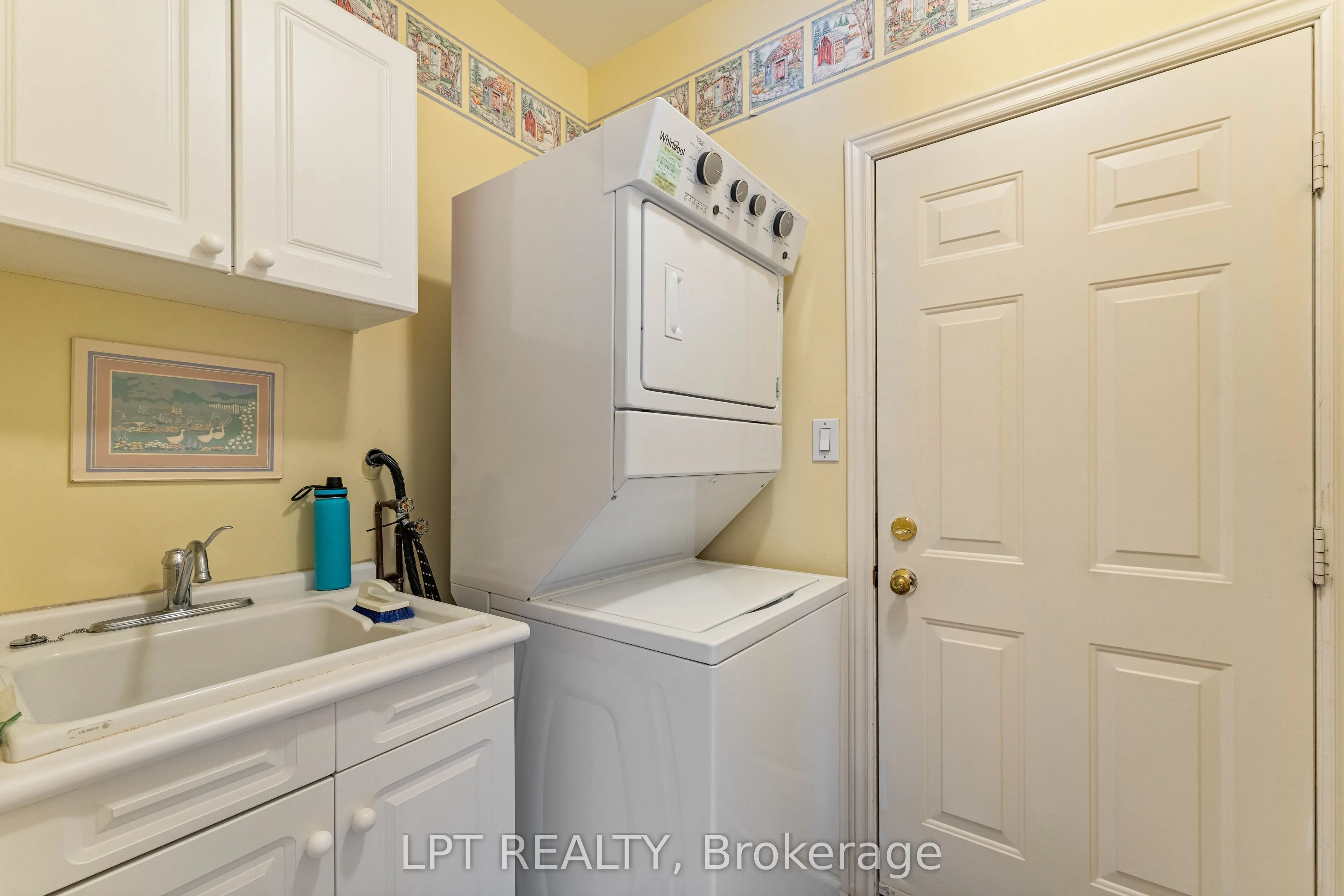 219 Waterbury Crescent