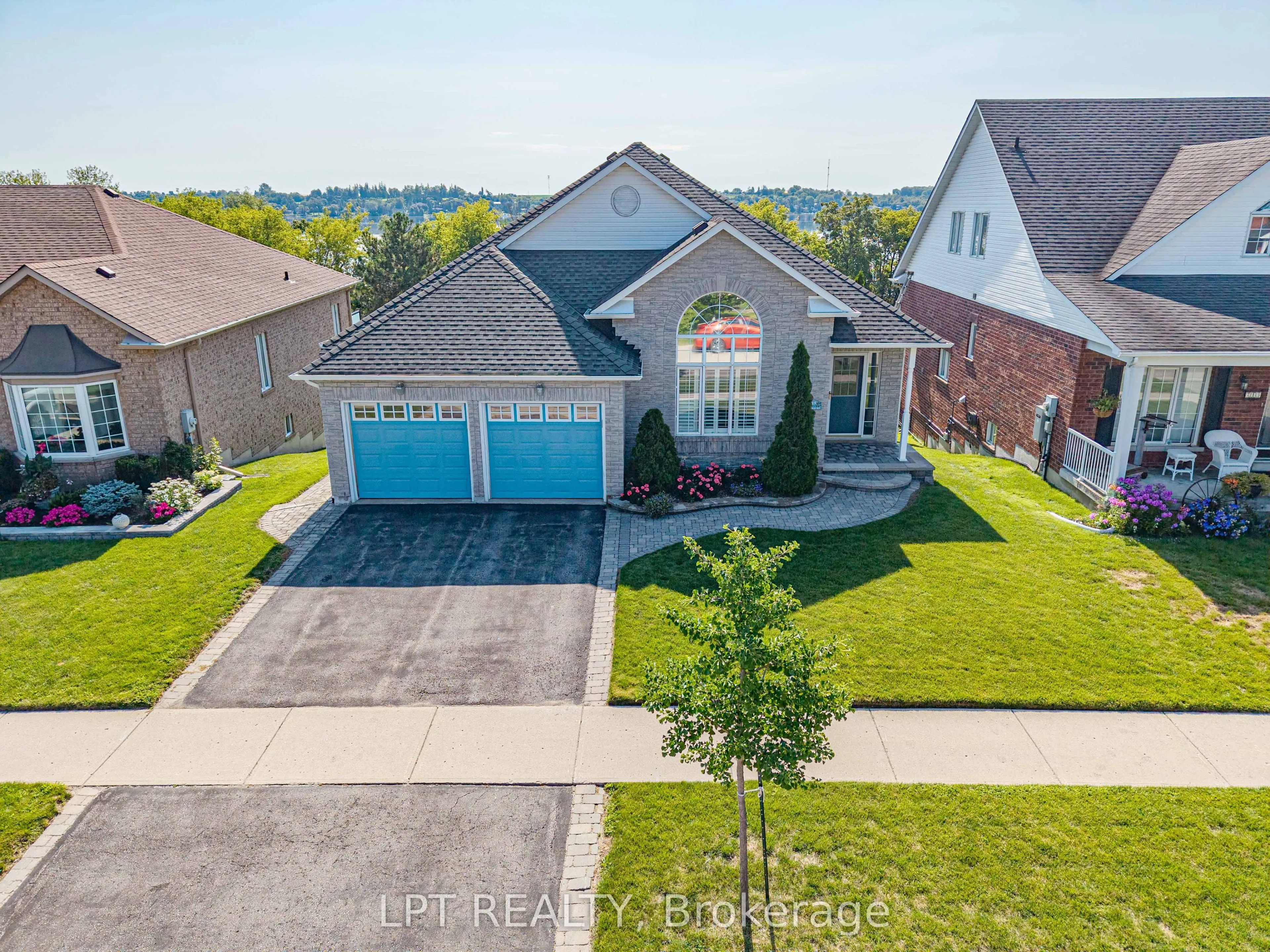 219 Waterbury Crescent