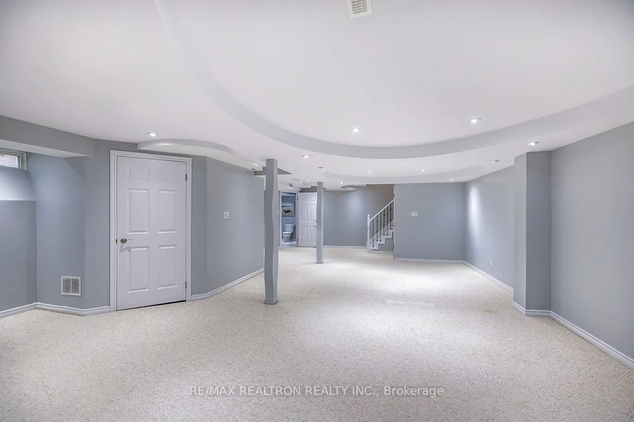 82 Beachgrove Crescent