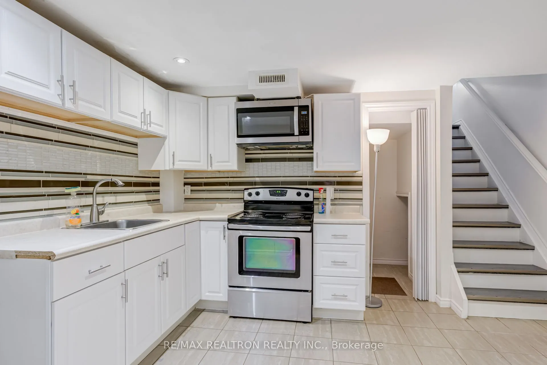 718 Edgewood Road S