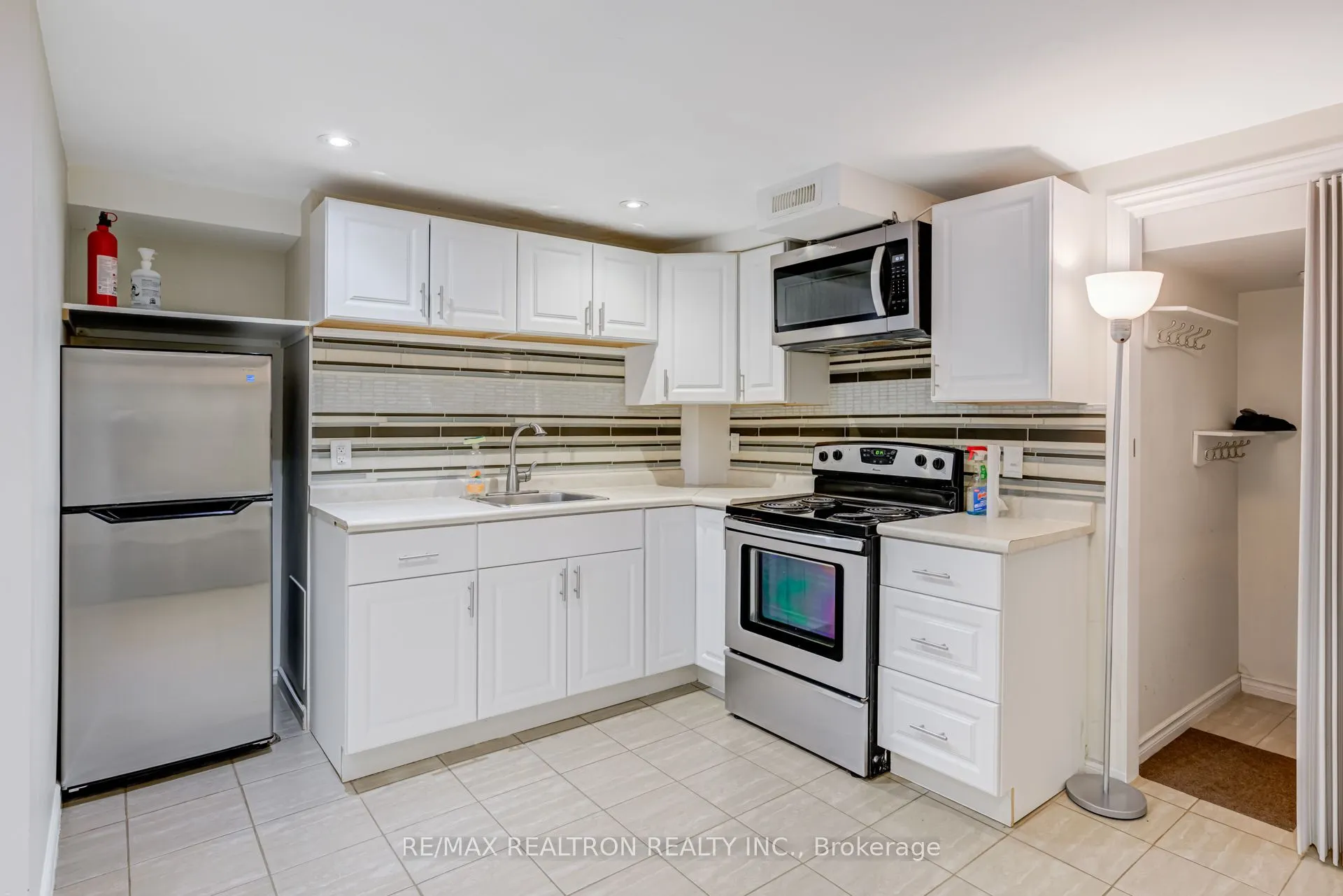 718 Edgewood Road S