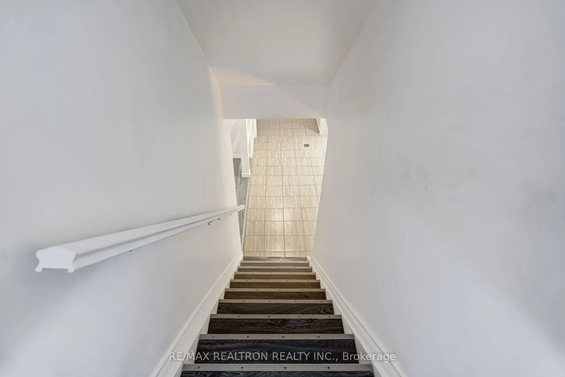 718 Edgewood Road S