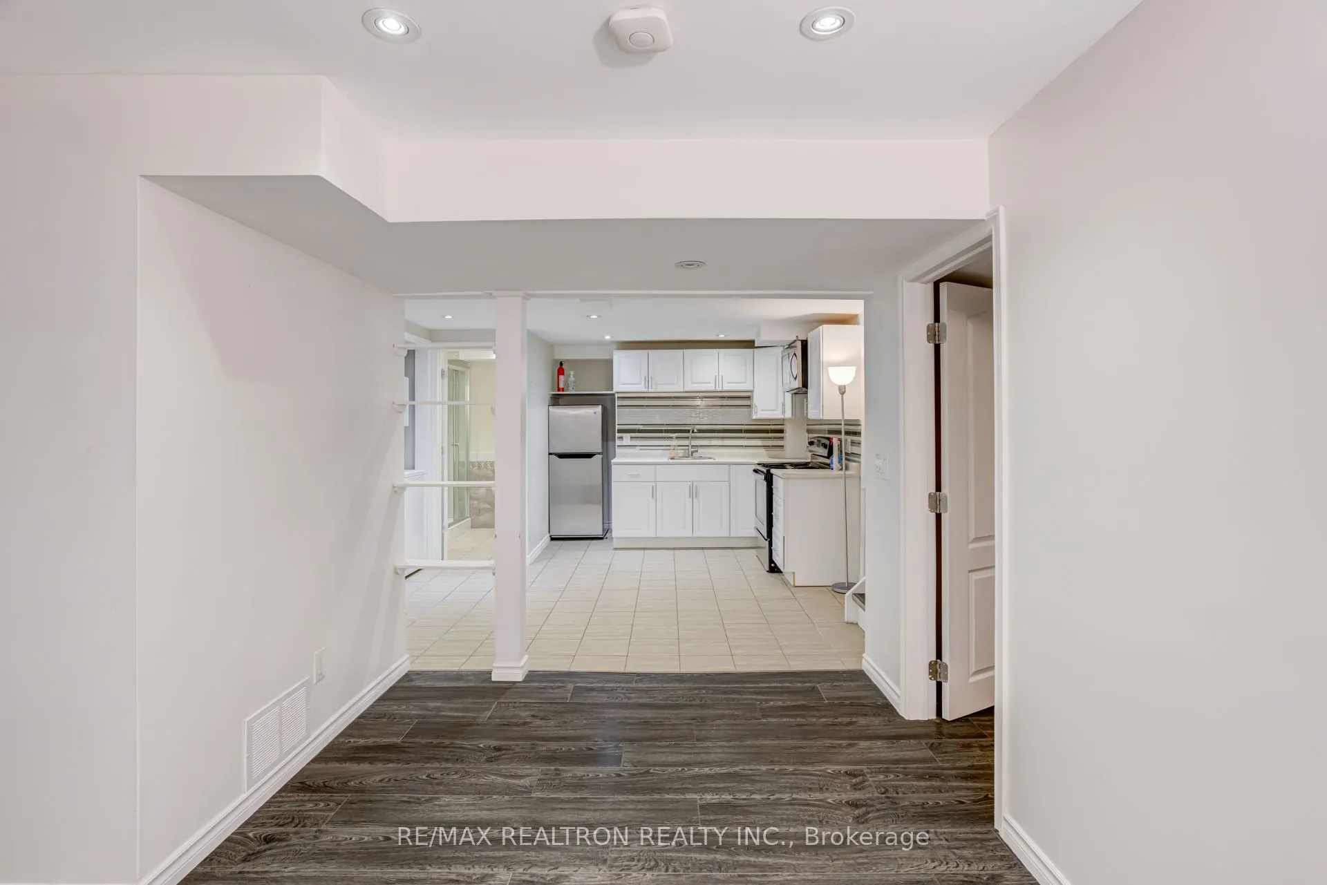 718 Edgewood Road S
