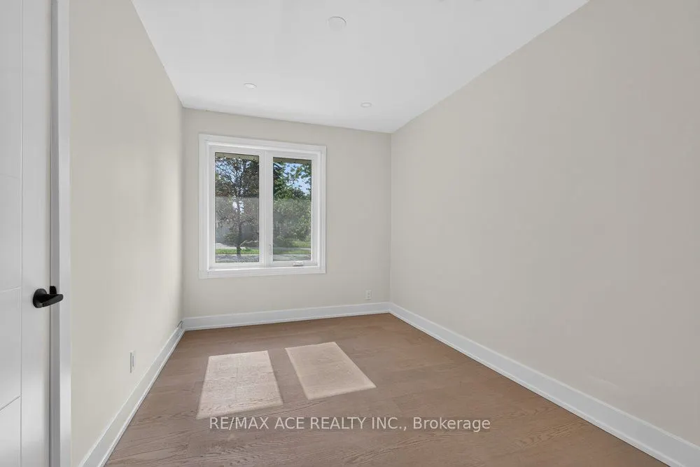 11 Faircroft Boulevard