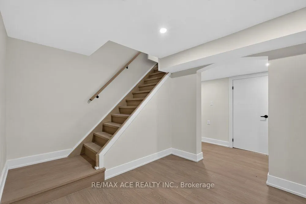 11 Faircroft Boulevard