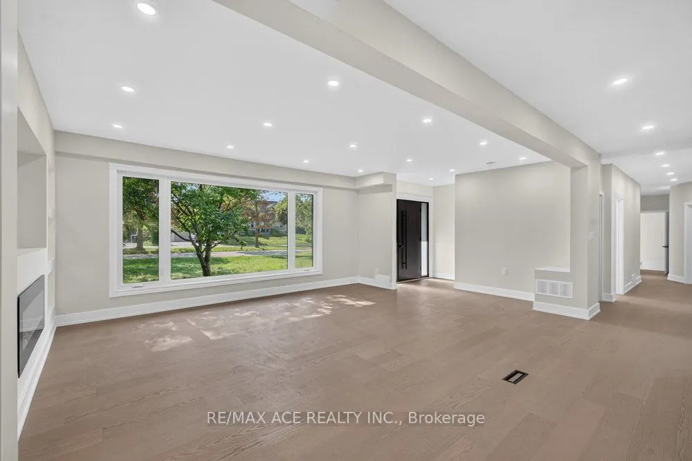 11 Faircroft Boulevard