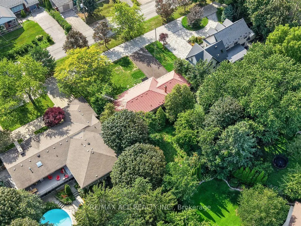 11 Faircroft Boulevard