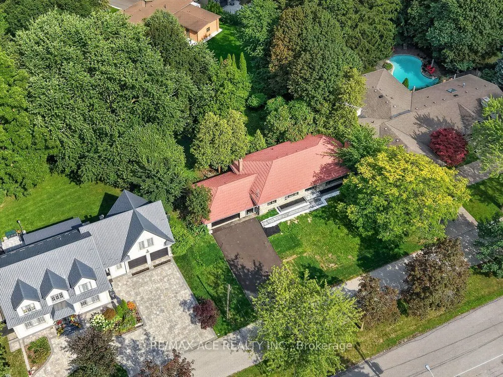 11 Faircroft Boulevard