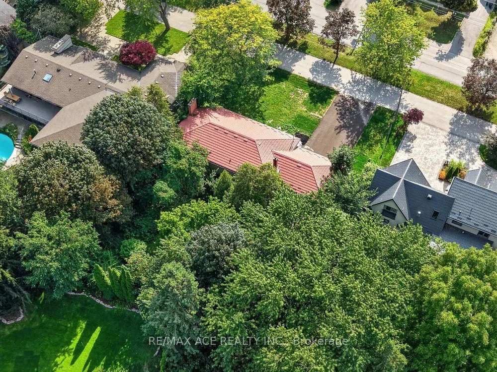 11 Faircroft Boulevard