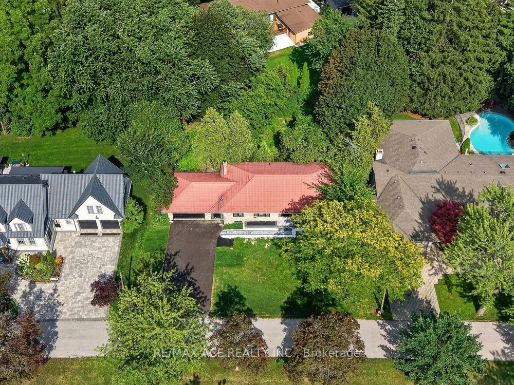 11 Faircroft Boulevard