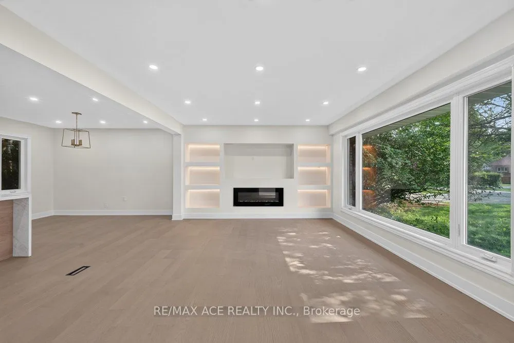 11 Faircroft Boulevard