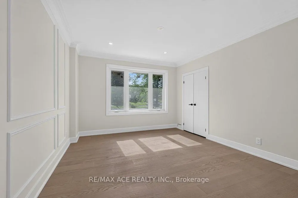 11 Faircroft Boulevard
