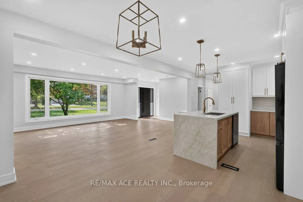 11 Faircroft Boulevard