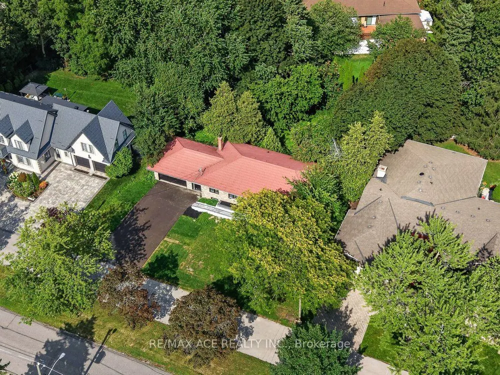 11 Faircroft Boulevard