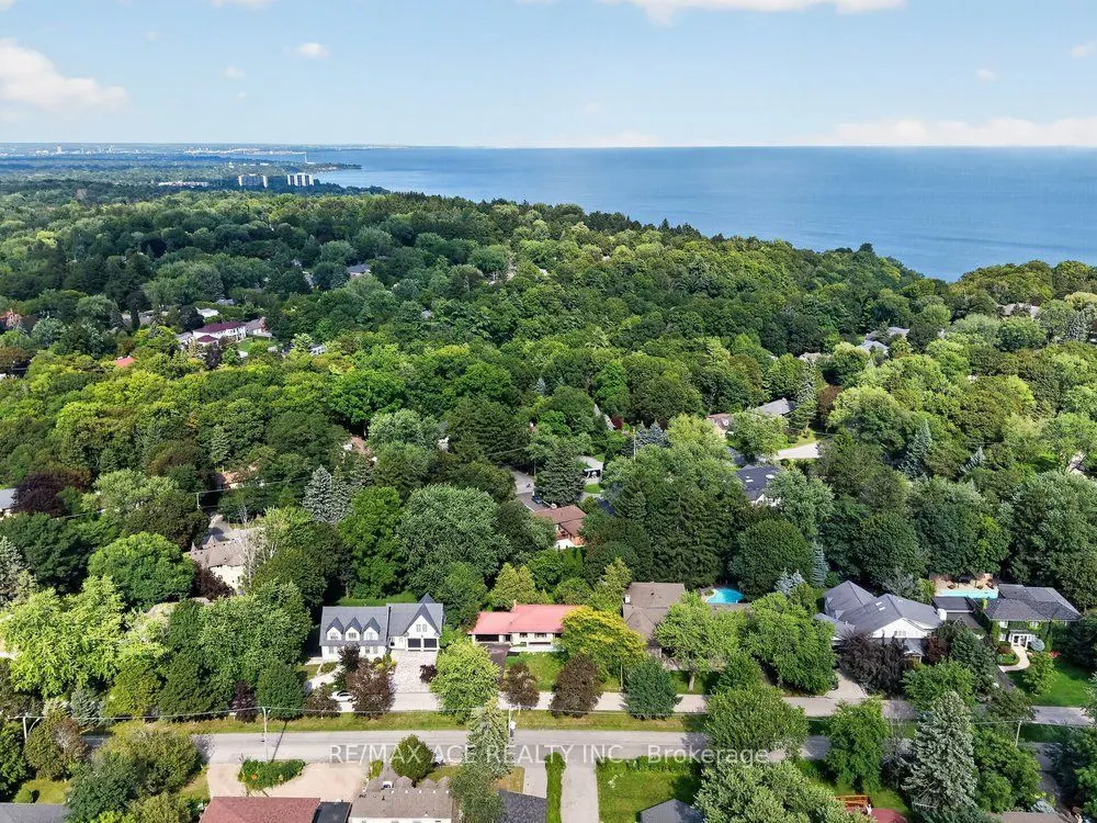 11 Faircroft Boulevard
