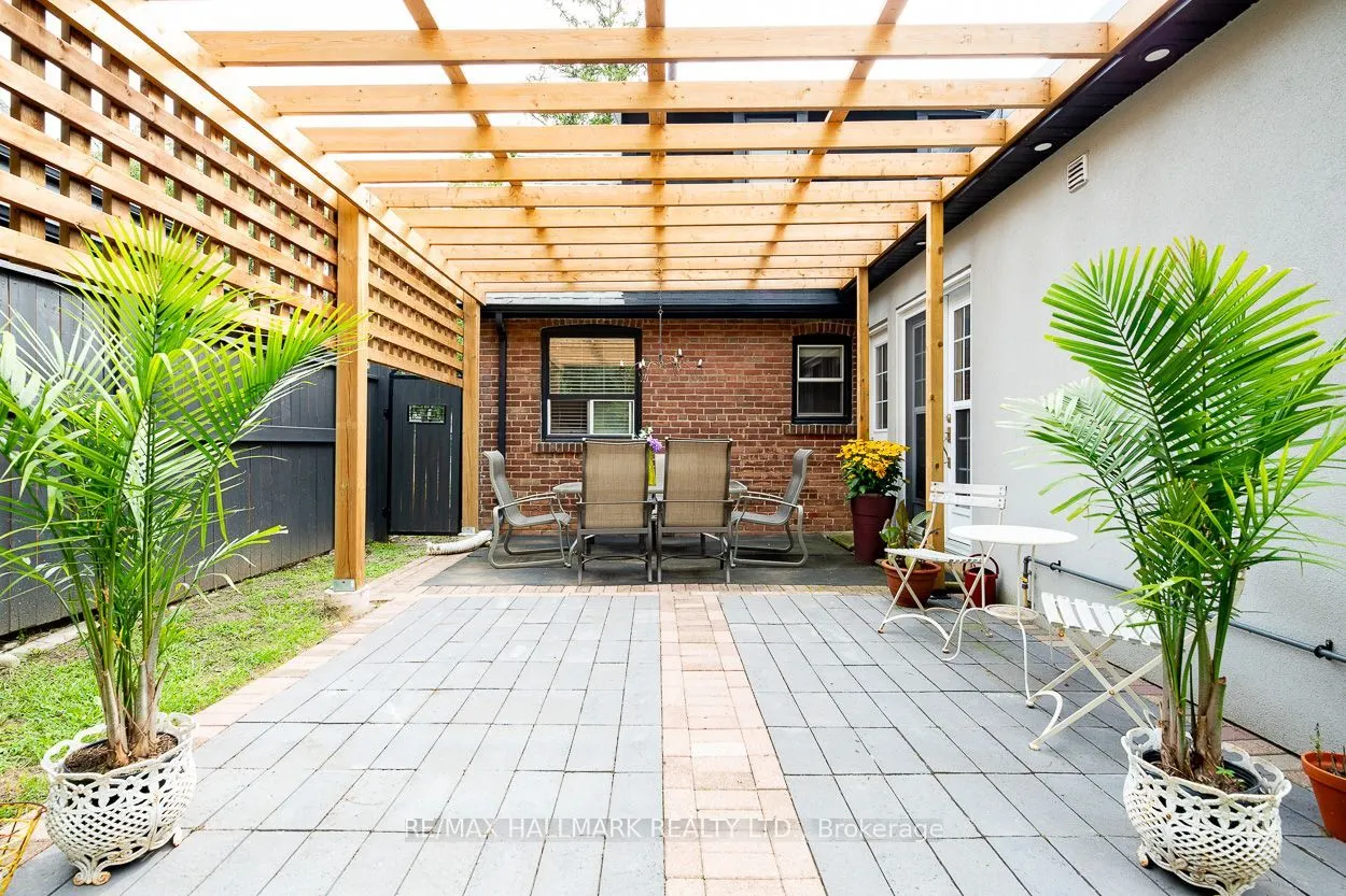 110 Lakeside Avenue