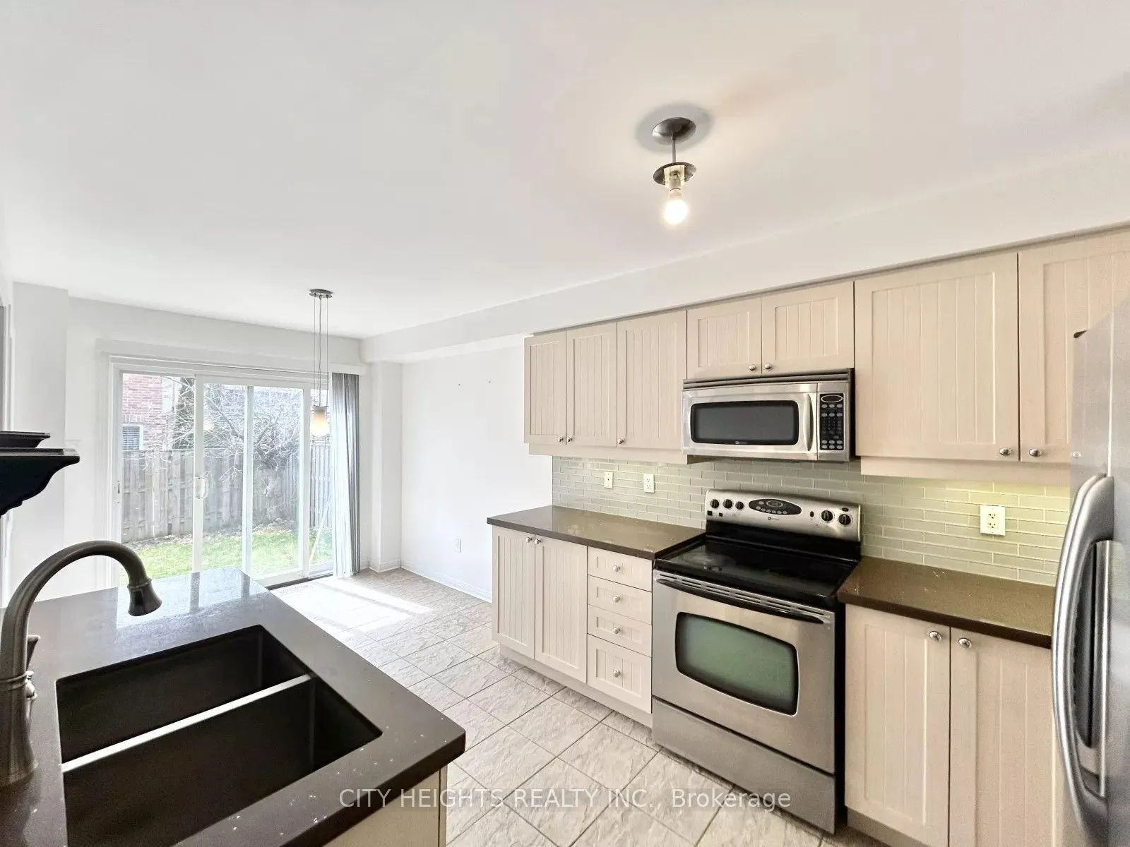 19 Sivyer Crescent