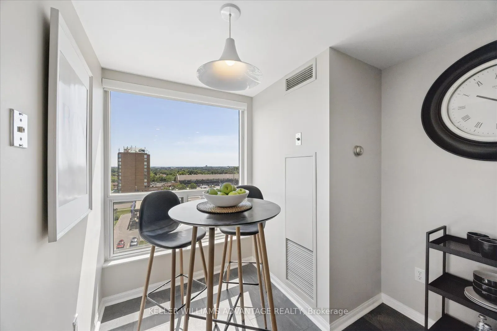 712 Rossland Road E #903
