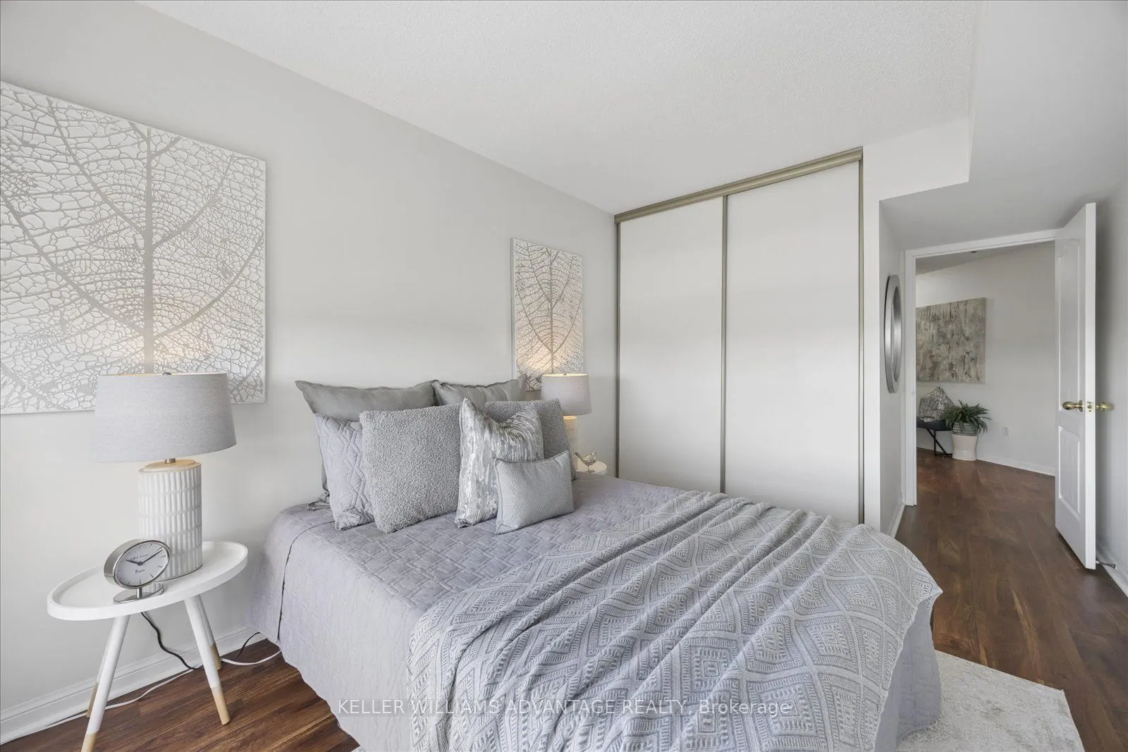 712 Rossland Road E #903