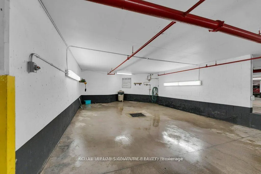 712 Rossland Road E #903