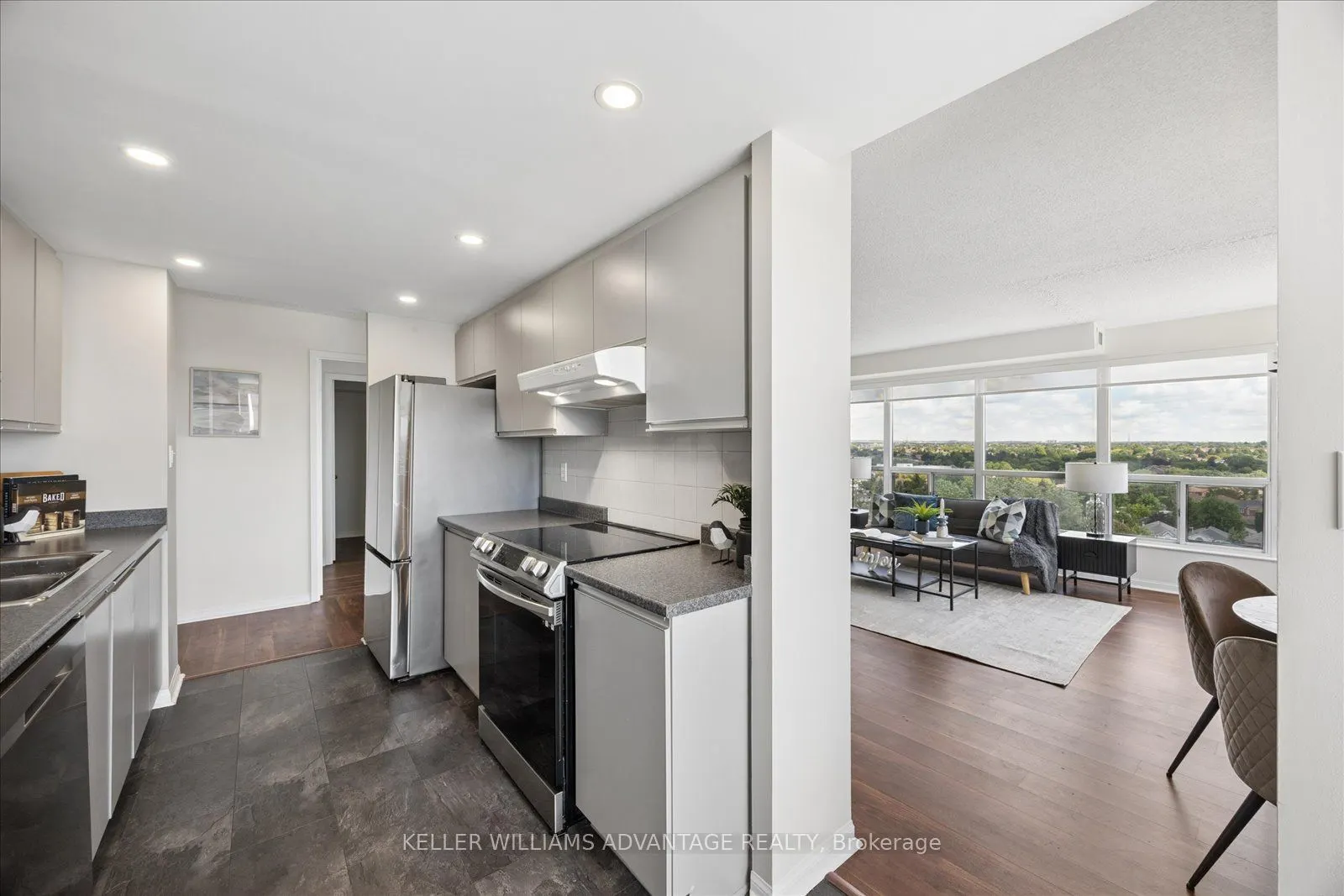 712 Rossland Road E #903