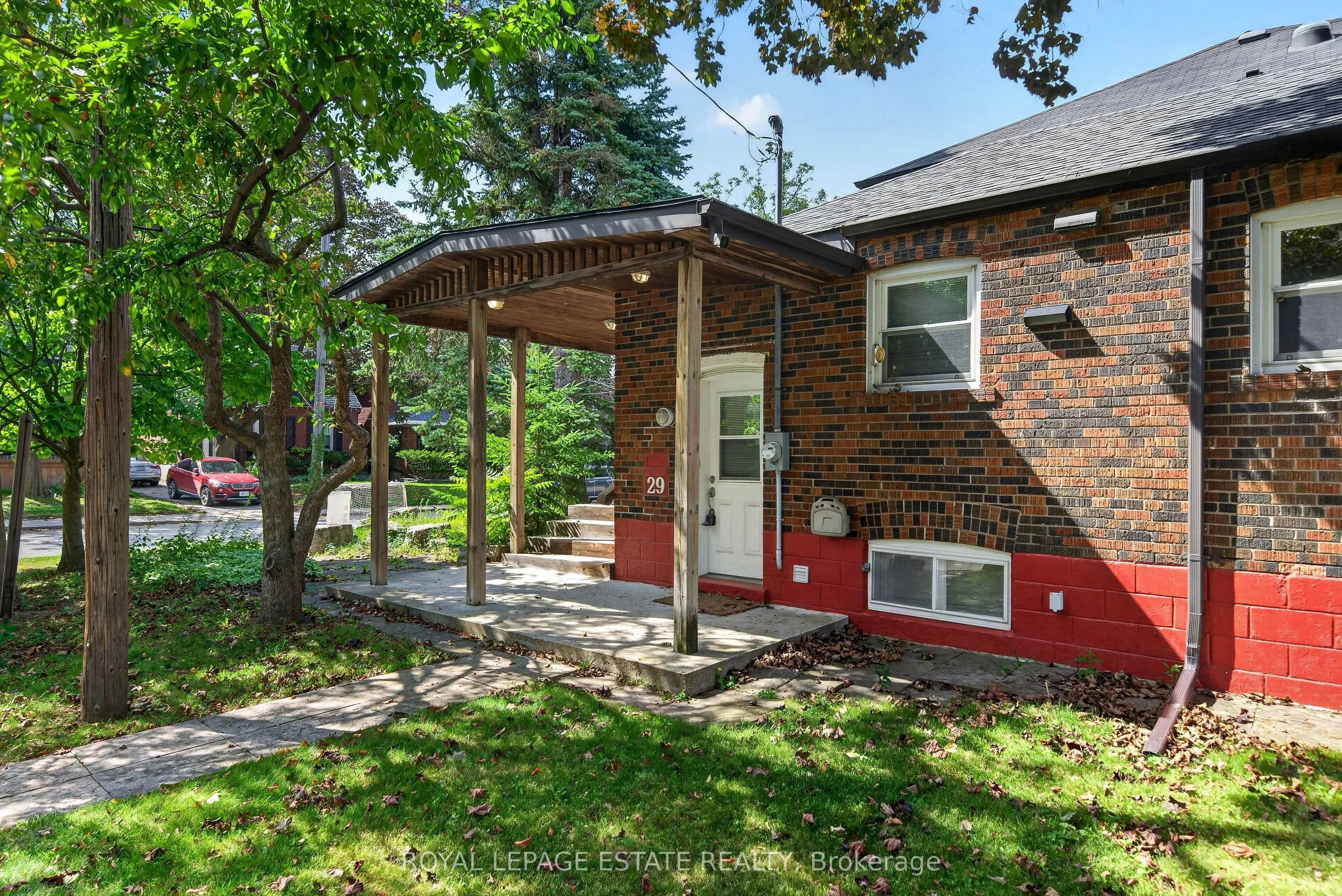 29 Red Deer Avenue