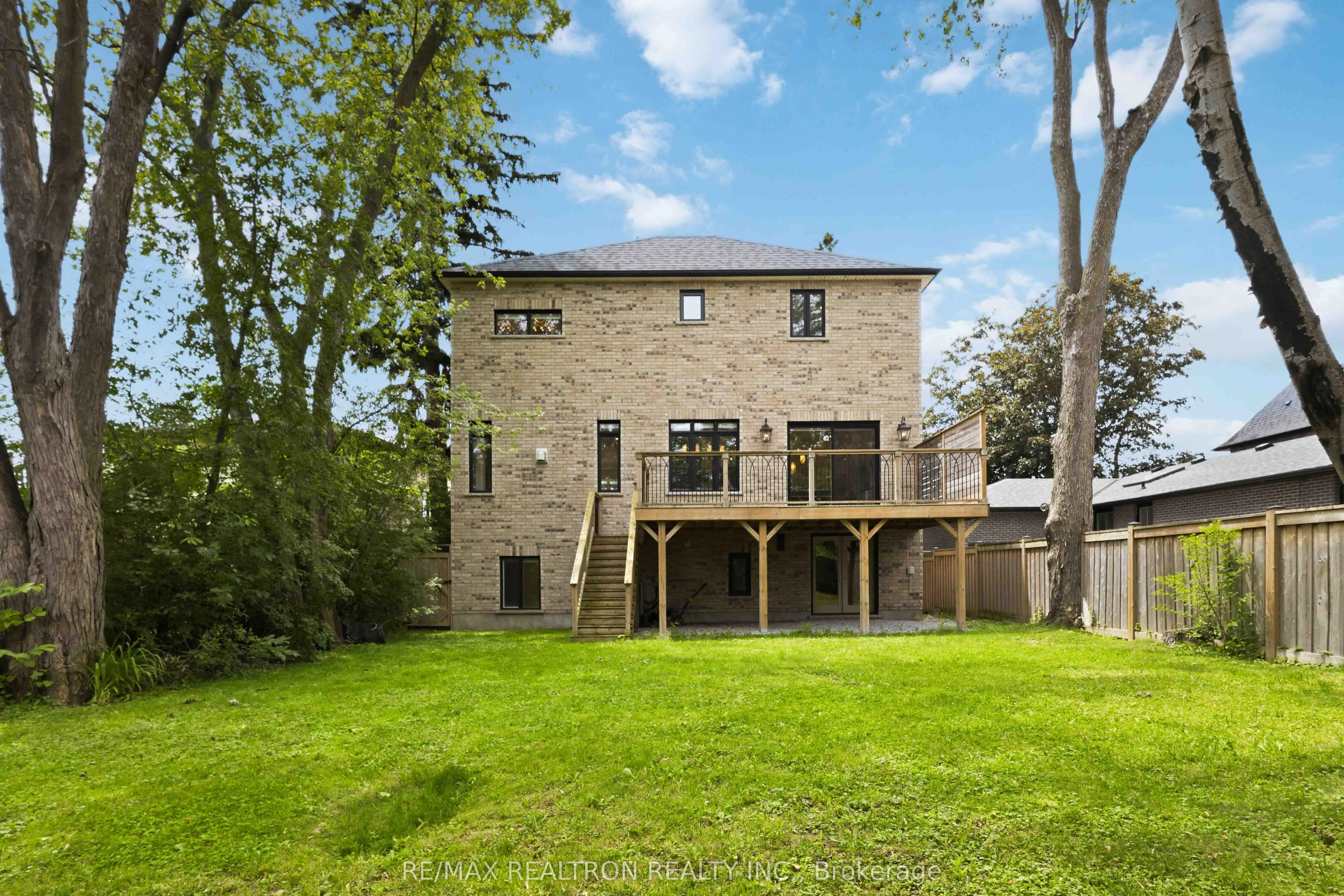 809 Fairview Avenue