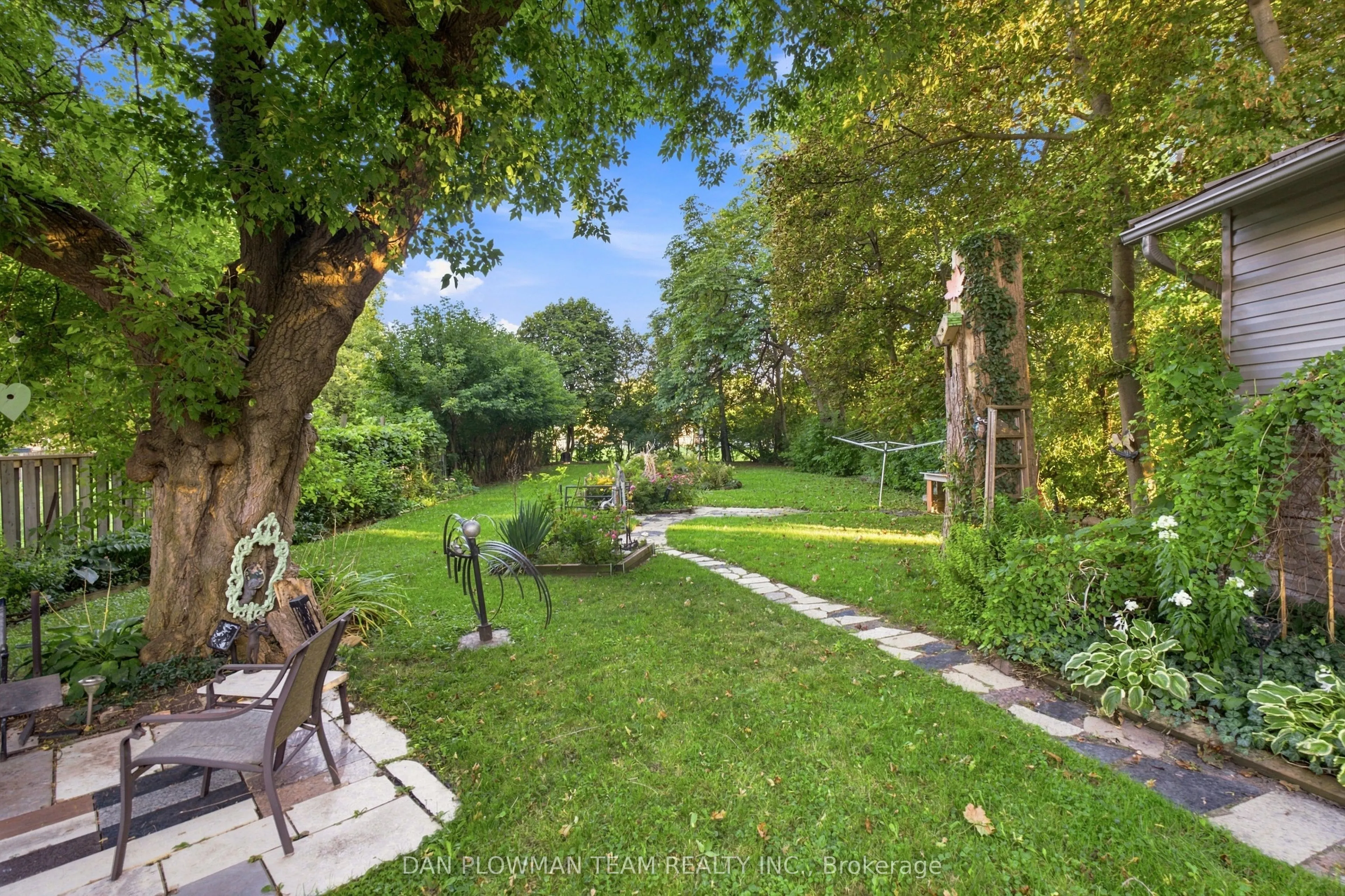 519 Kingston Road W
