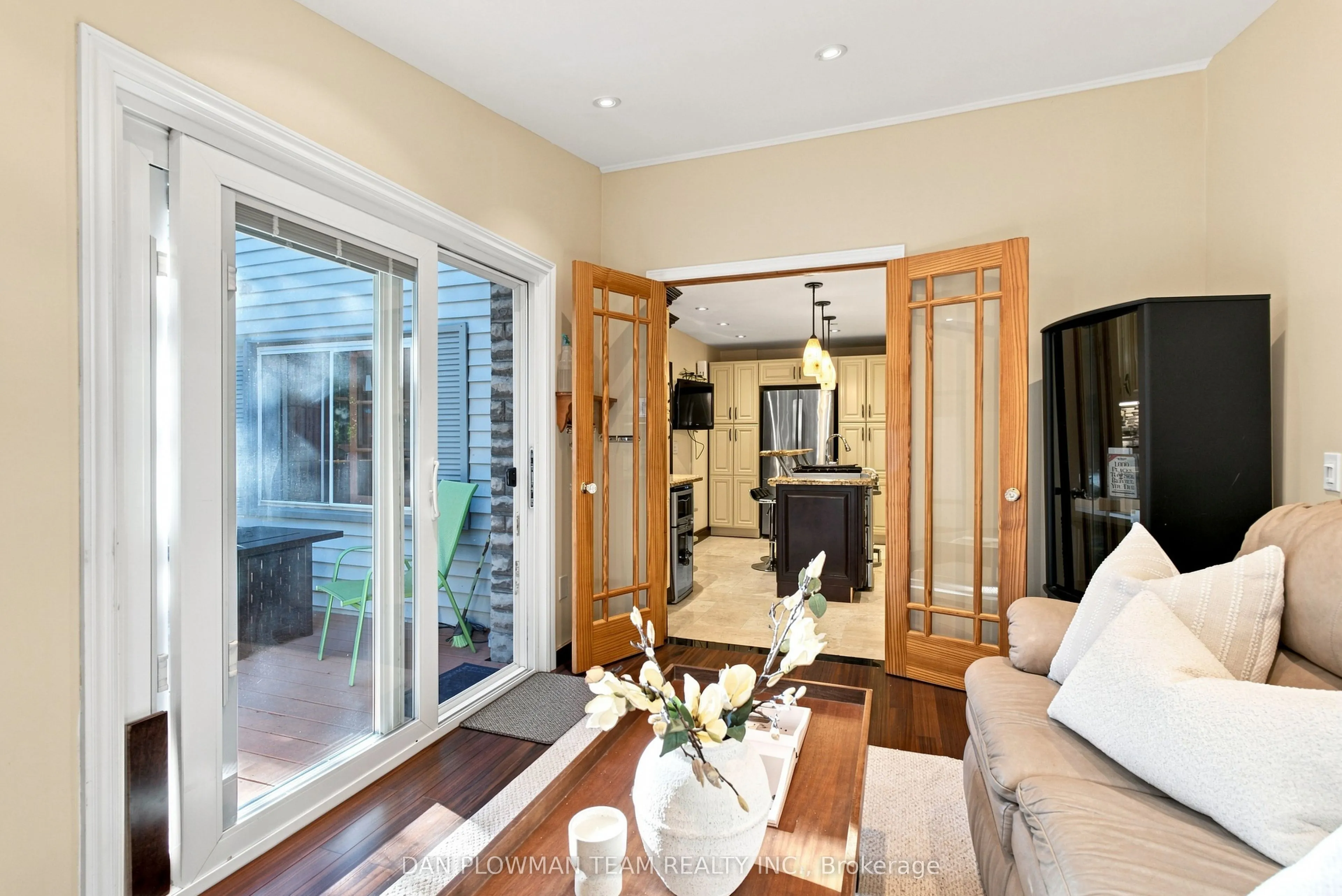 519 Kingston Road W