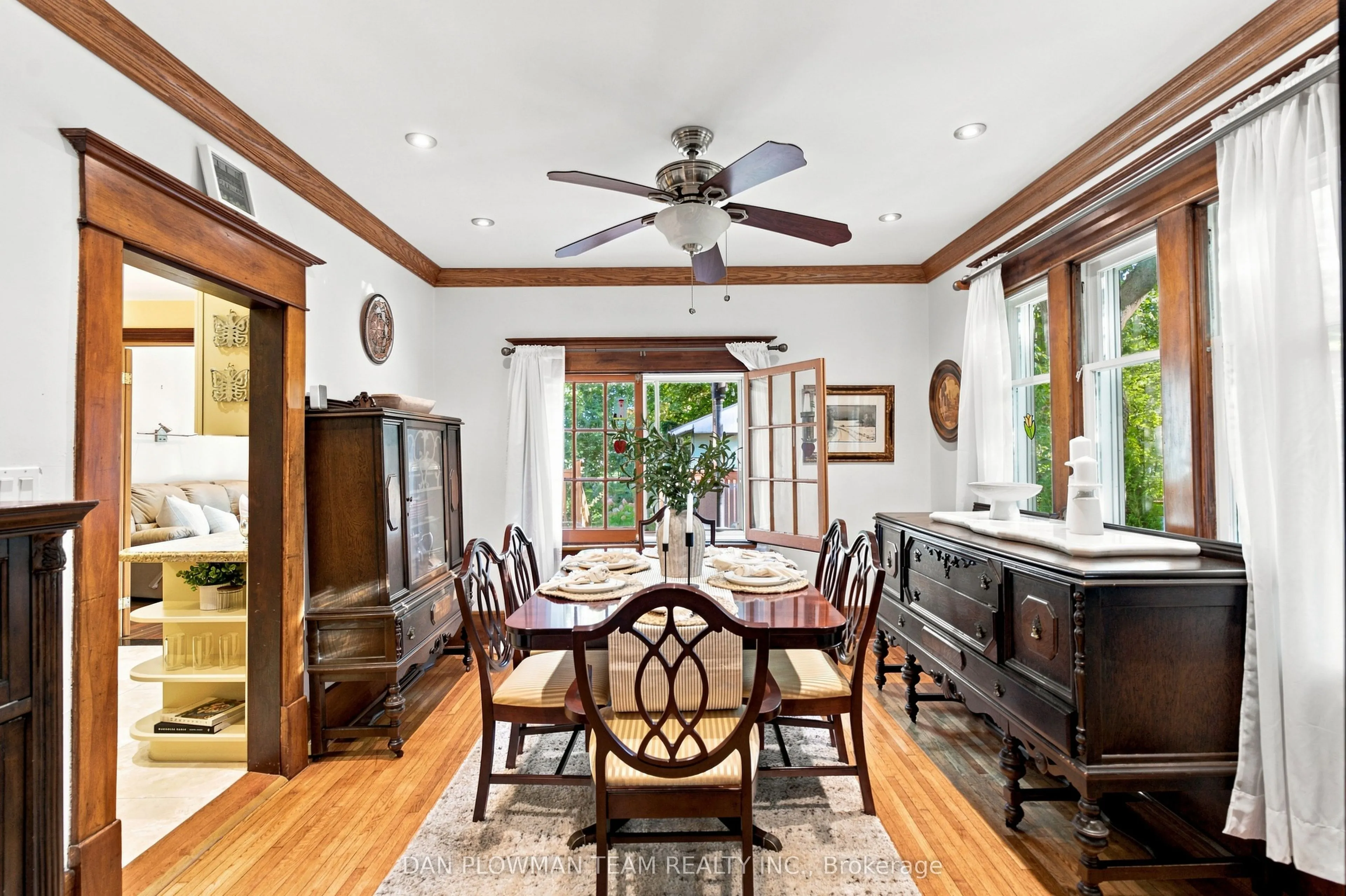 519 Kingston Road W