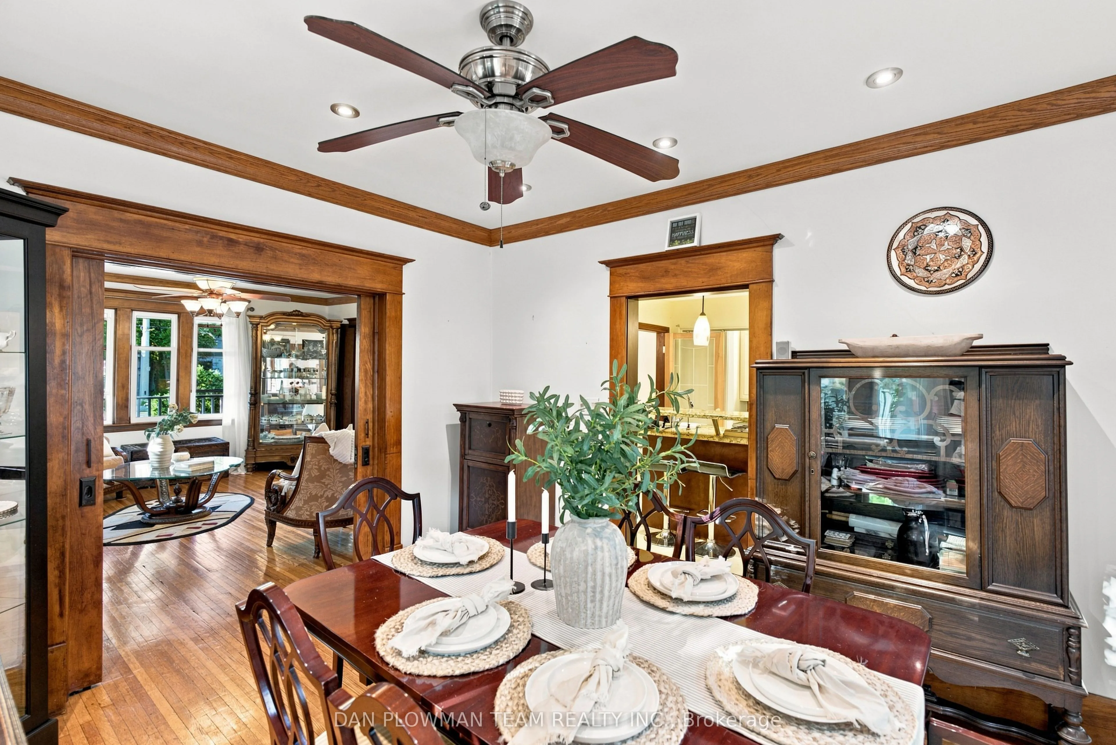 519 Kingston Road W