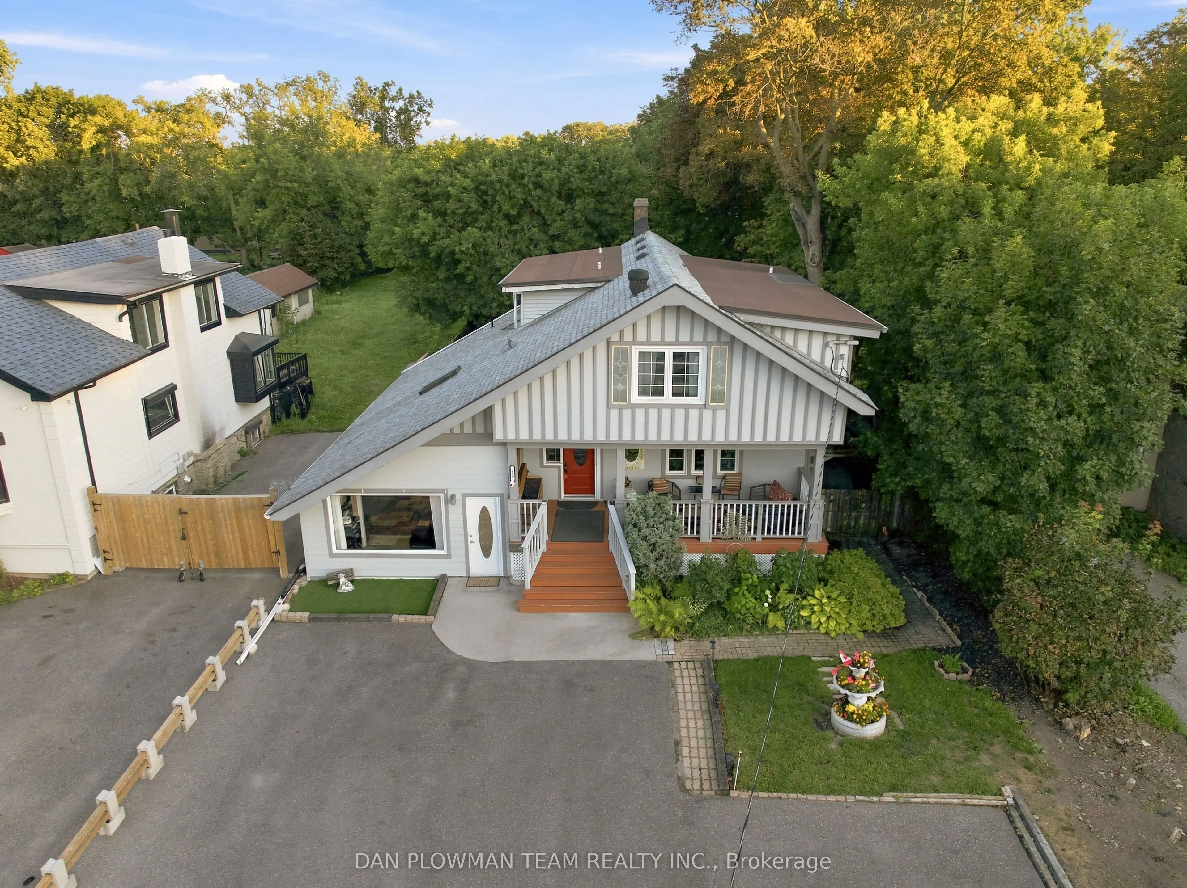 519 Kingston Road W