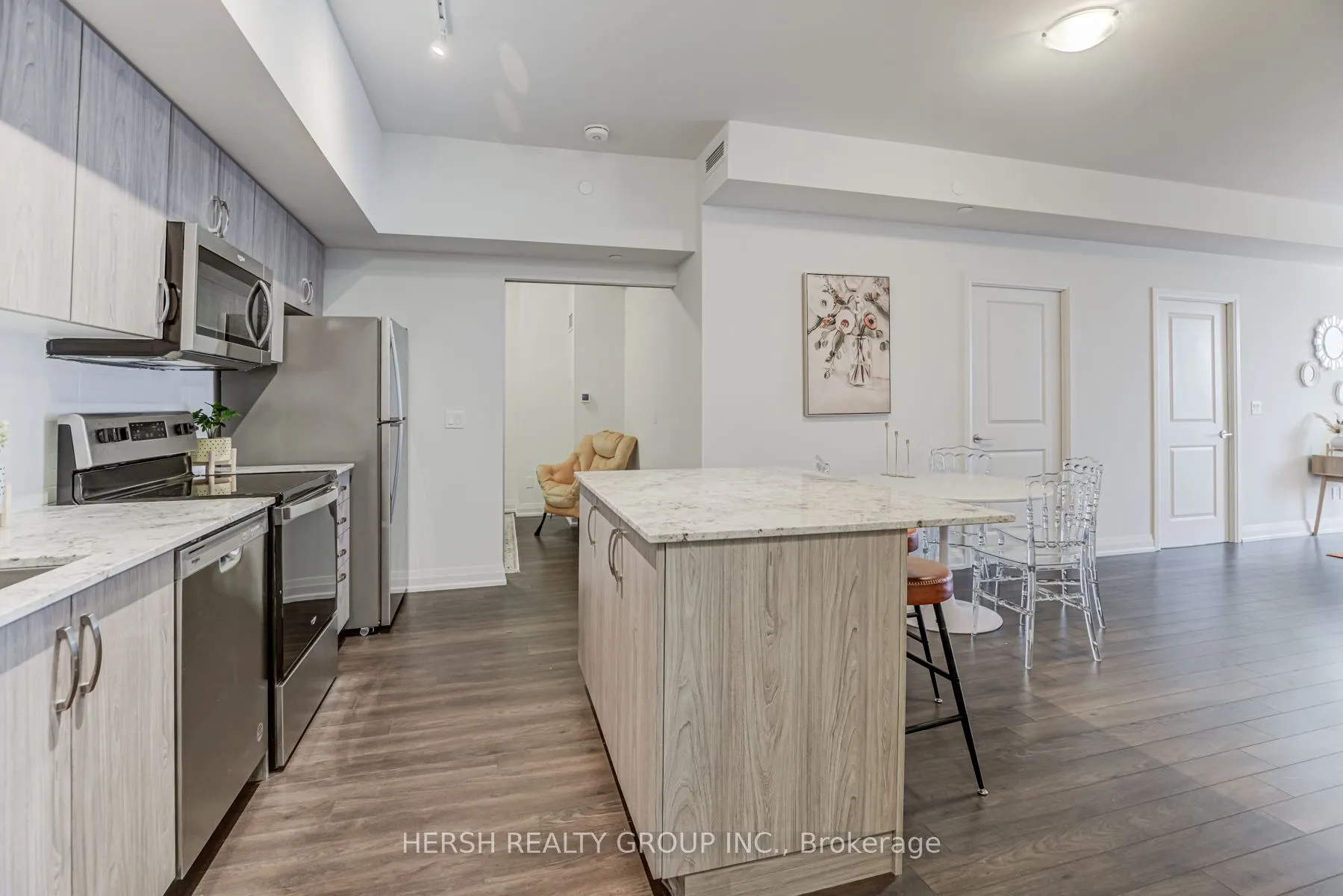 10 Meadowglen Place #201