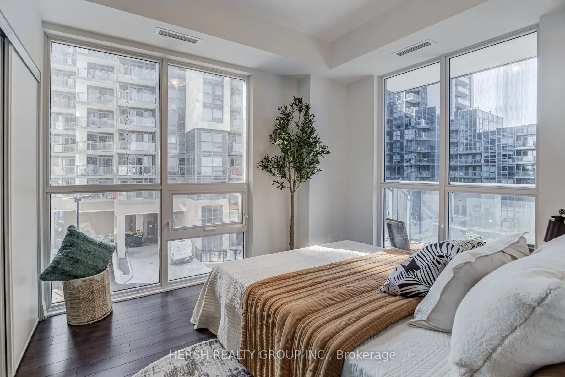 10 Meadowglen Place #201