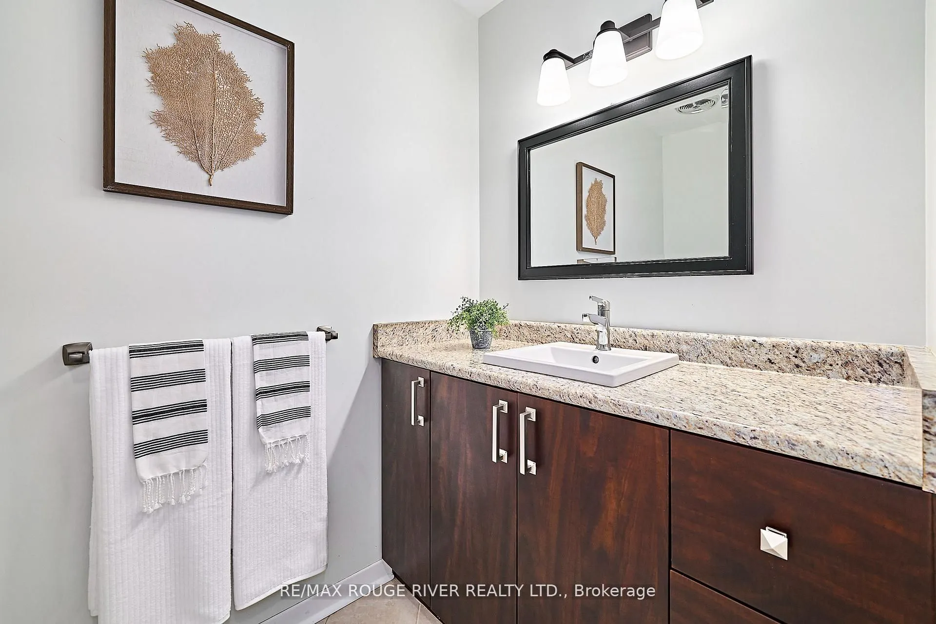 337 Simcoe Street #401