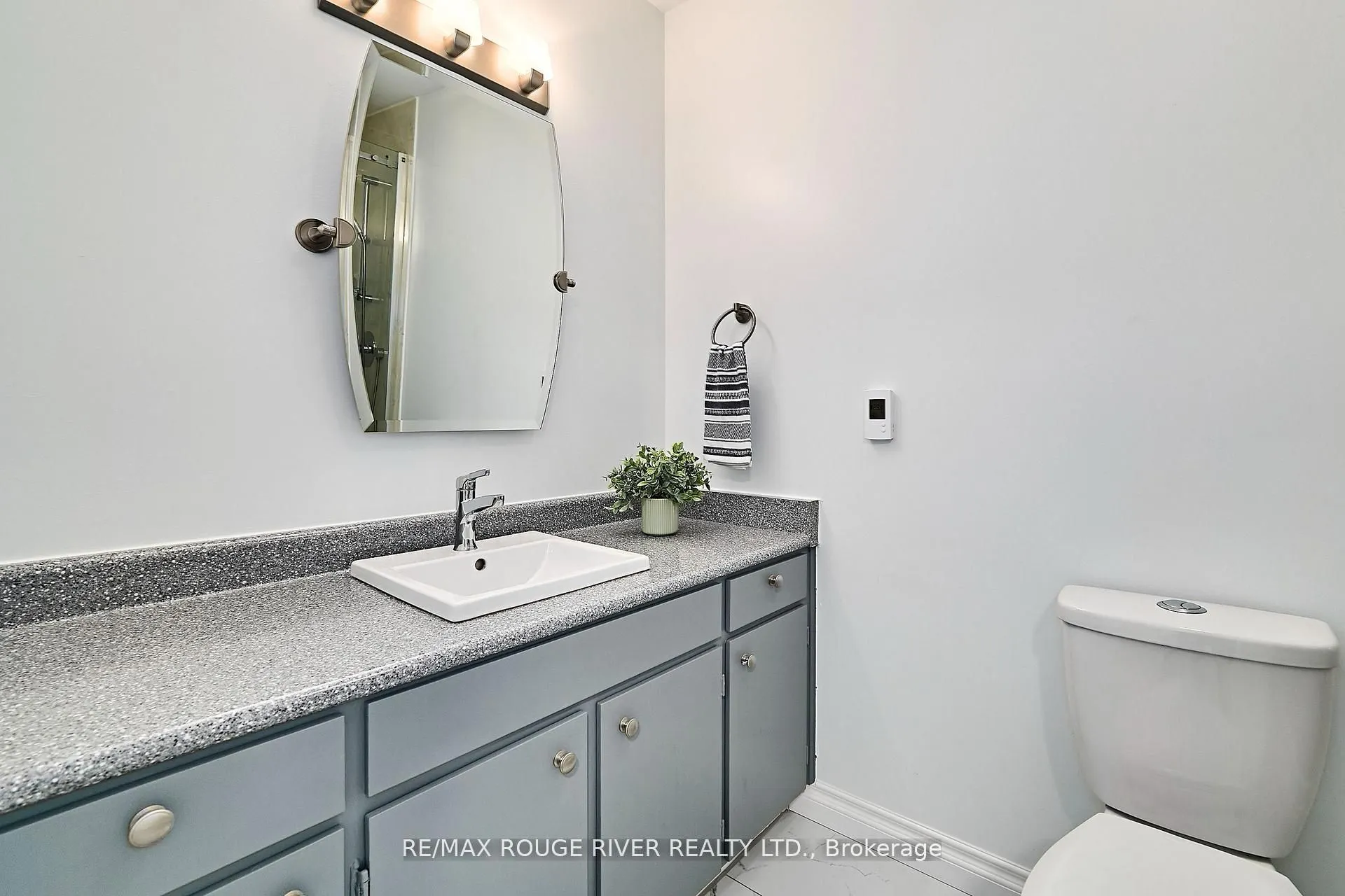 337 Simcoe Street #401