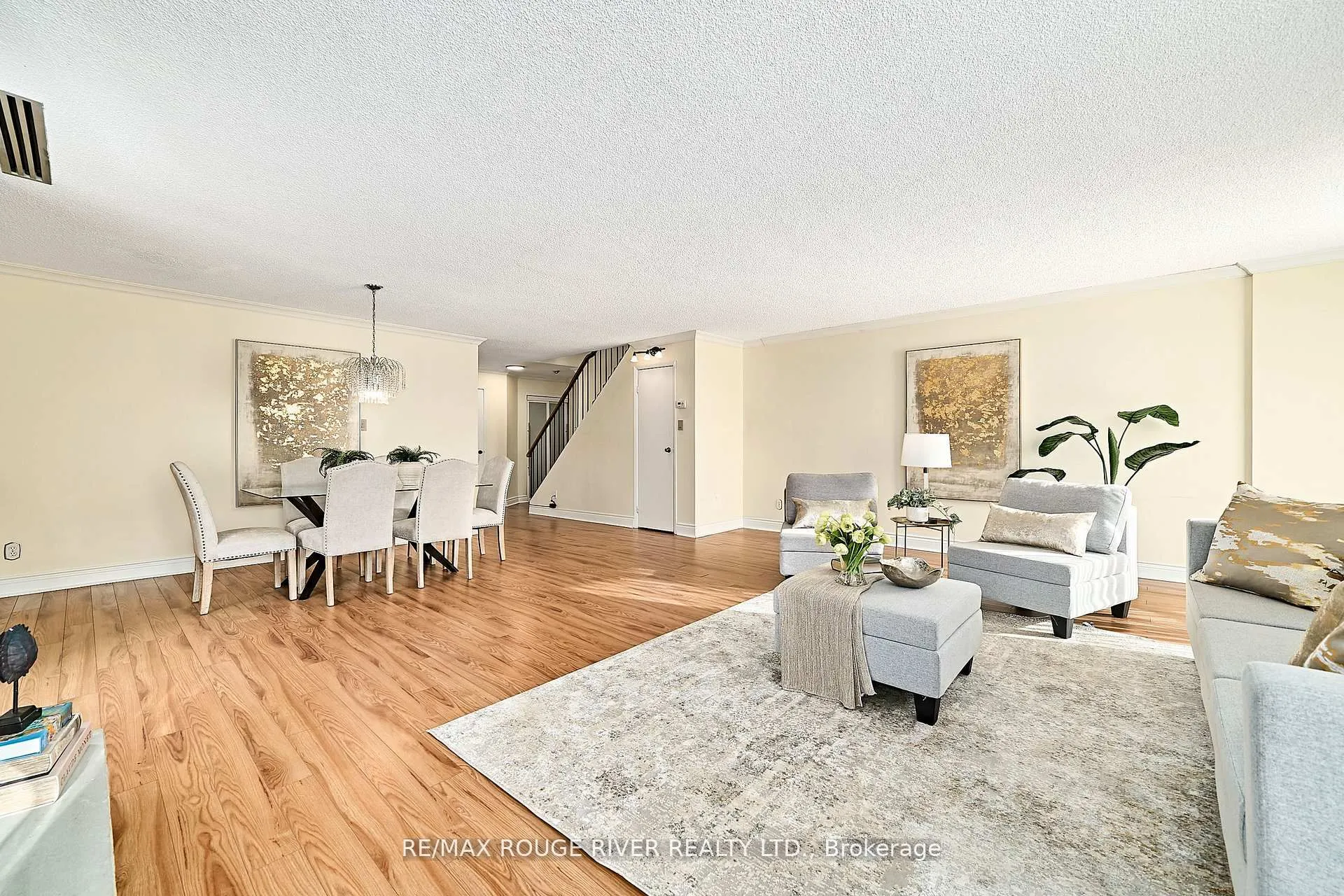 337 Simcoe Street #401