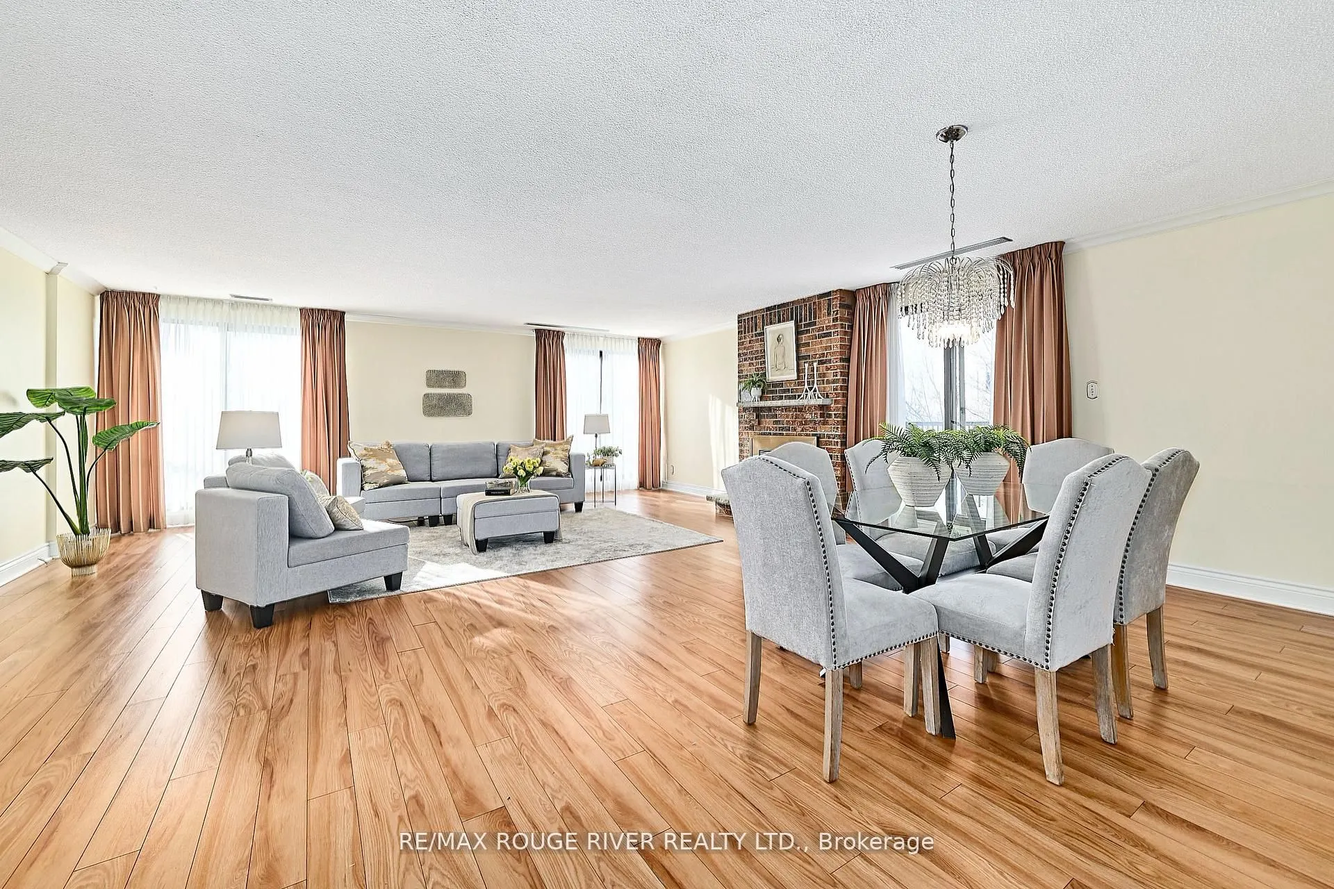 337 Simcoe Street #401