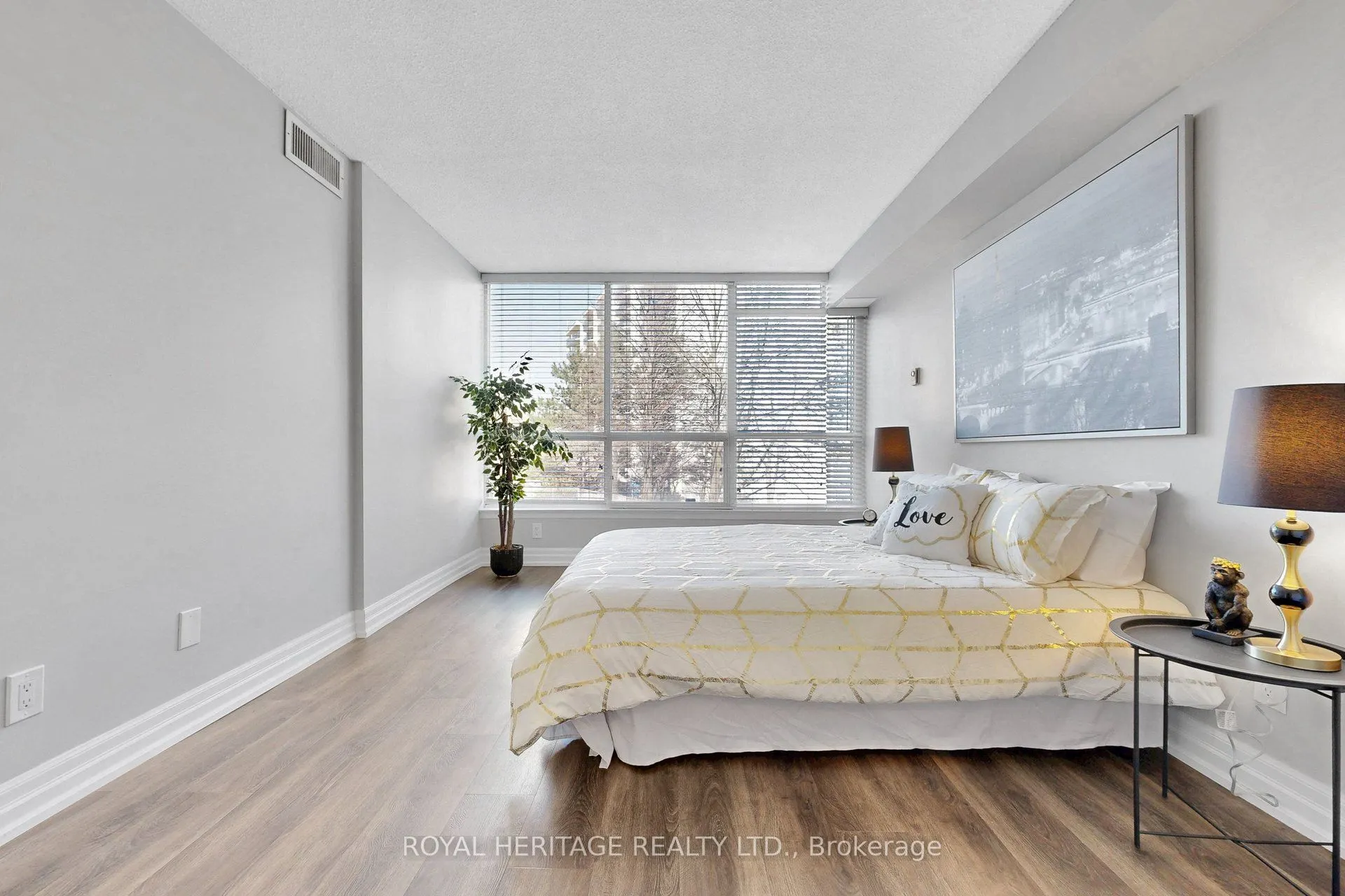 20 guildwood Parkway #207
