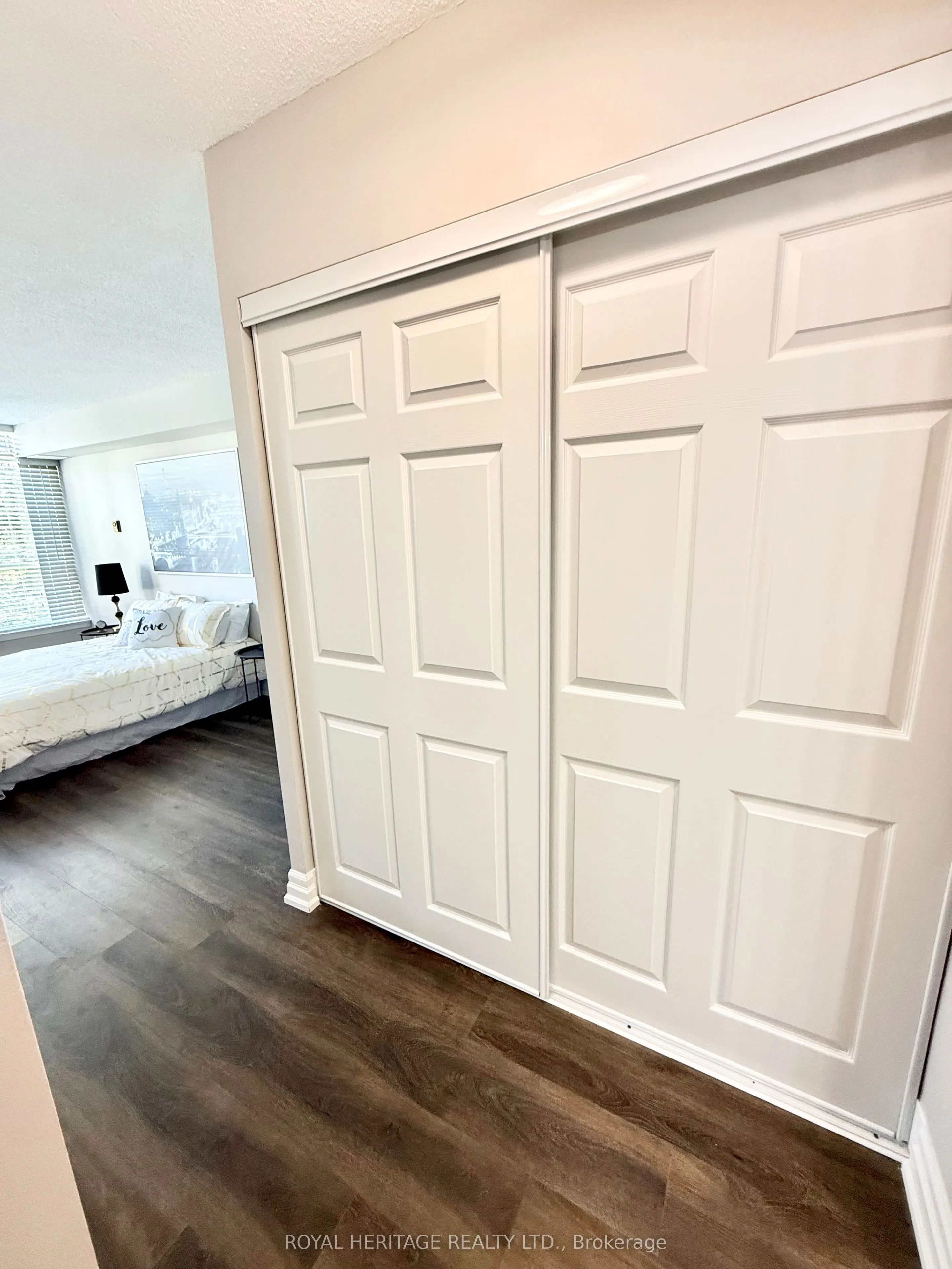 20 guildwood Parkway #207