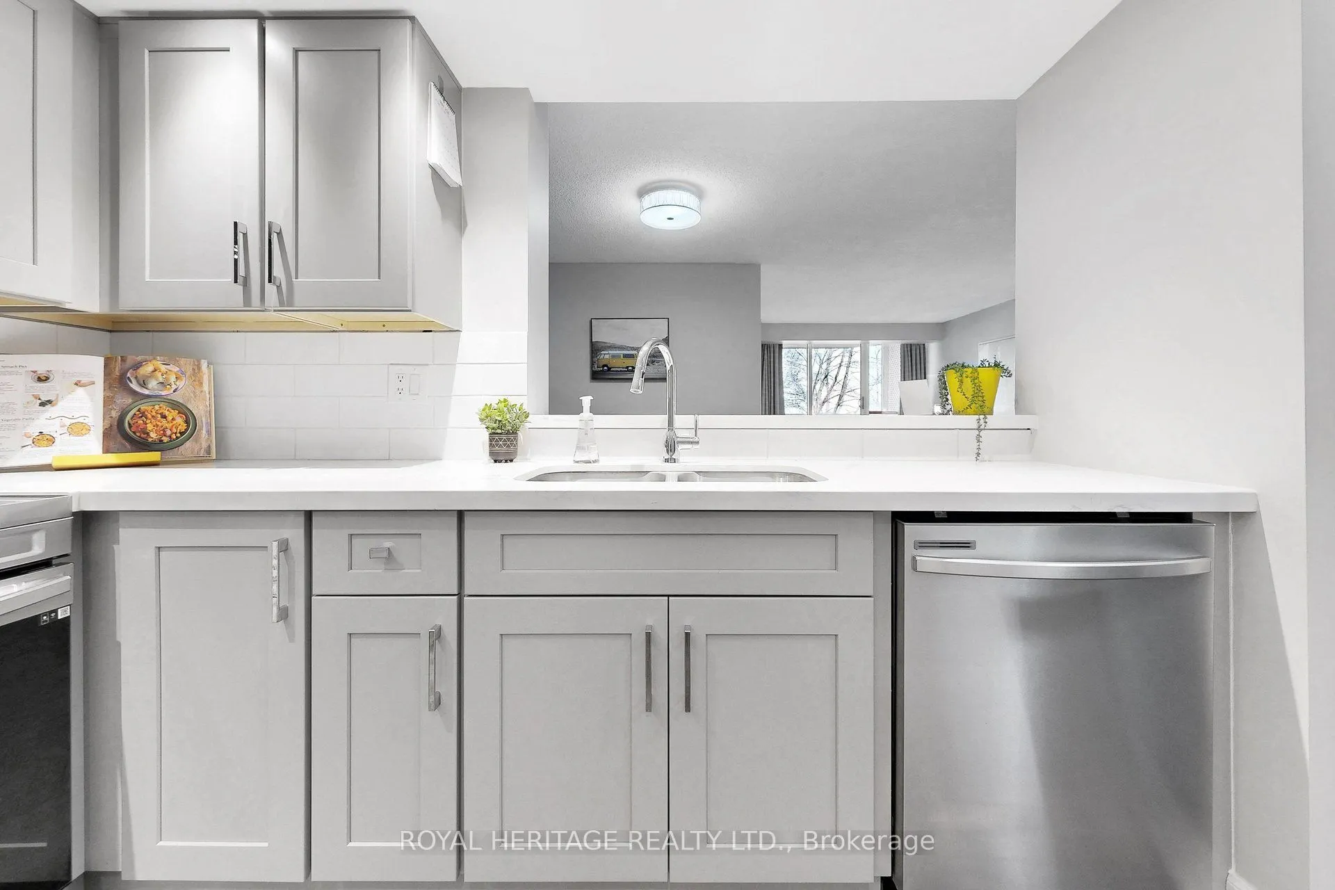 20 guildwood Parkway #207