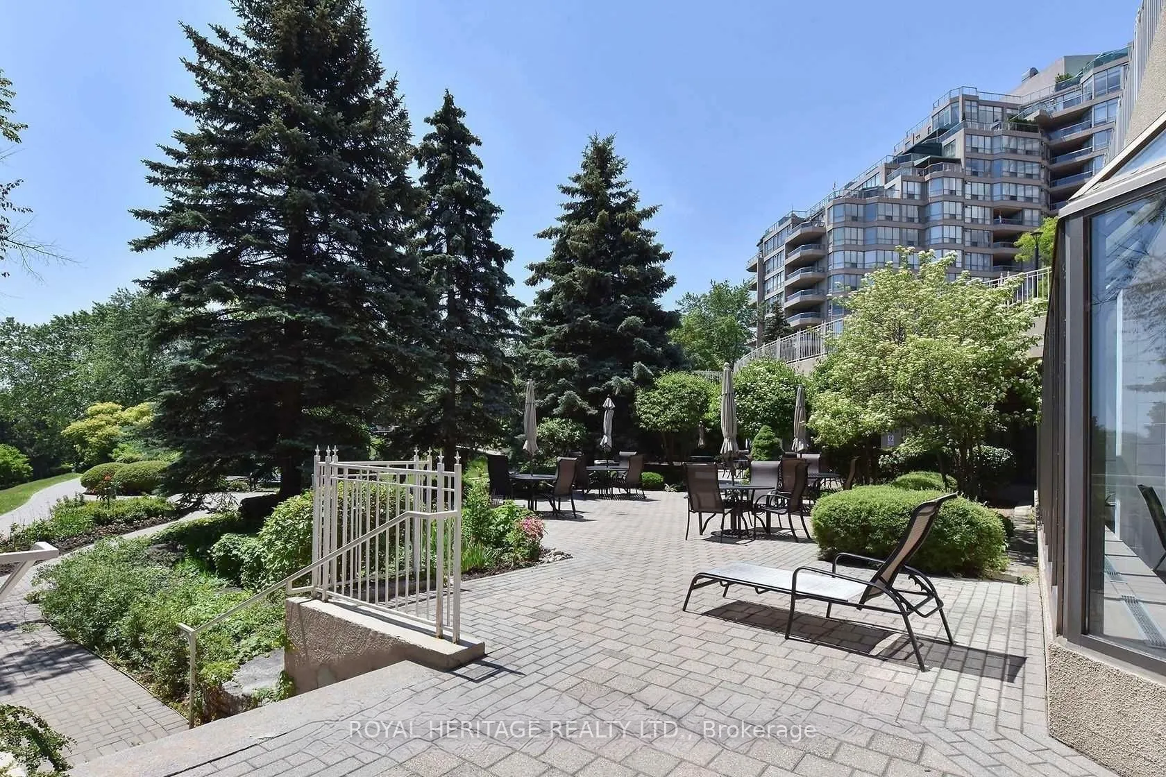 20 guildwood Parkway #207