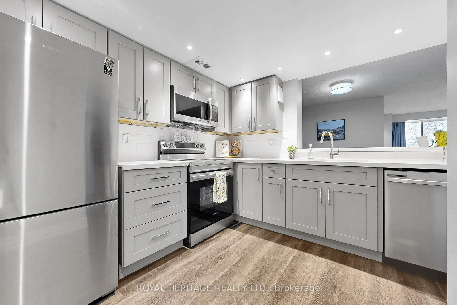 20 guildwood Parkway #207