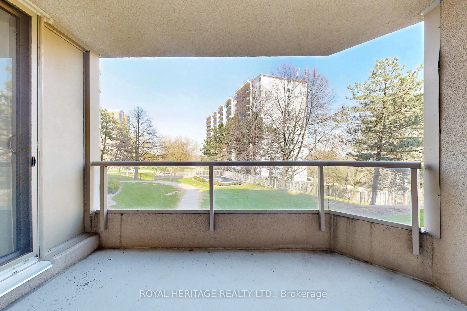 20 guildwood Parkway #207