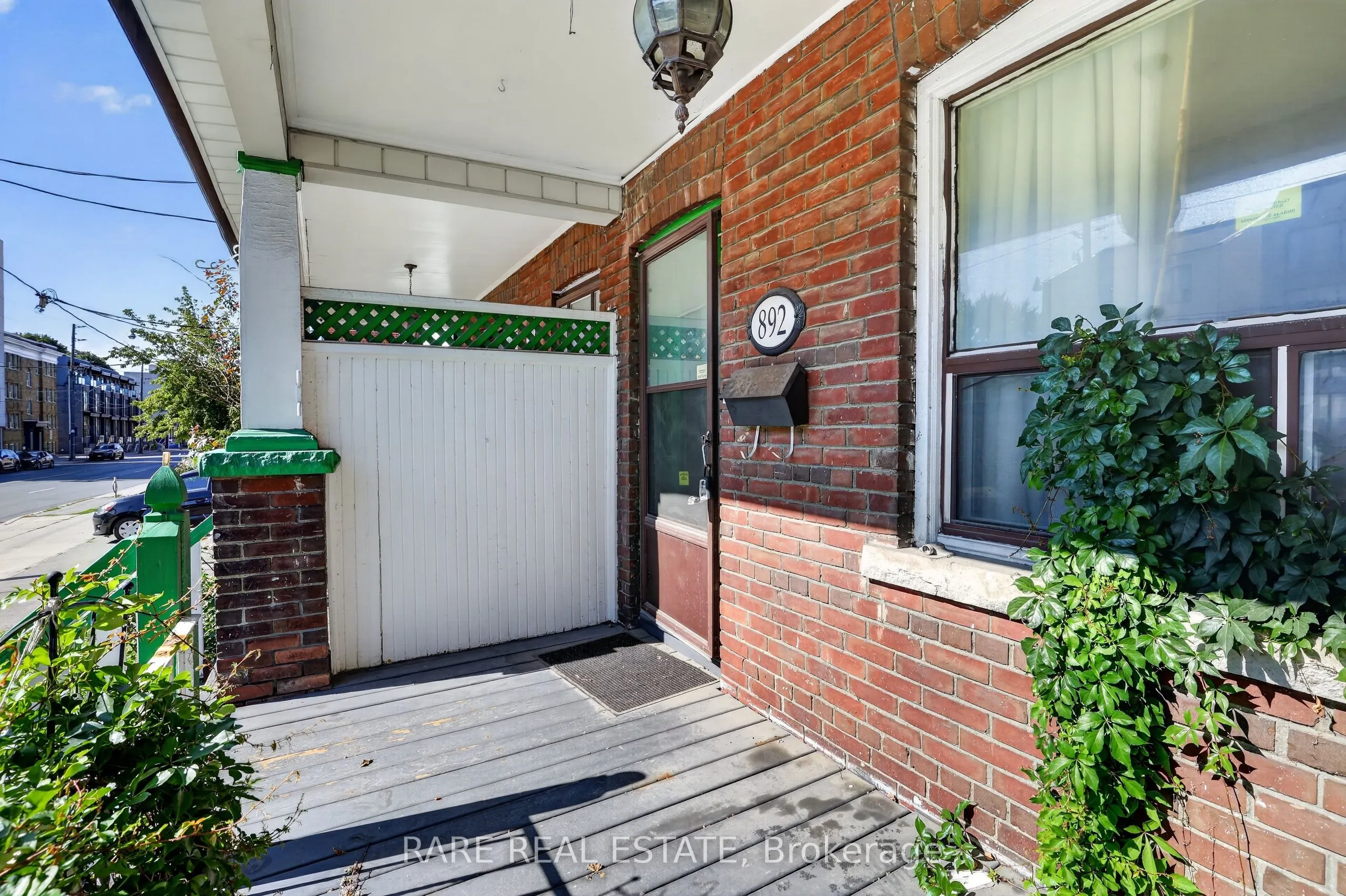 890 & 892 Broadview Avenue