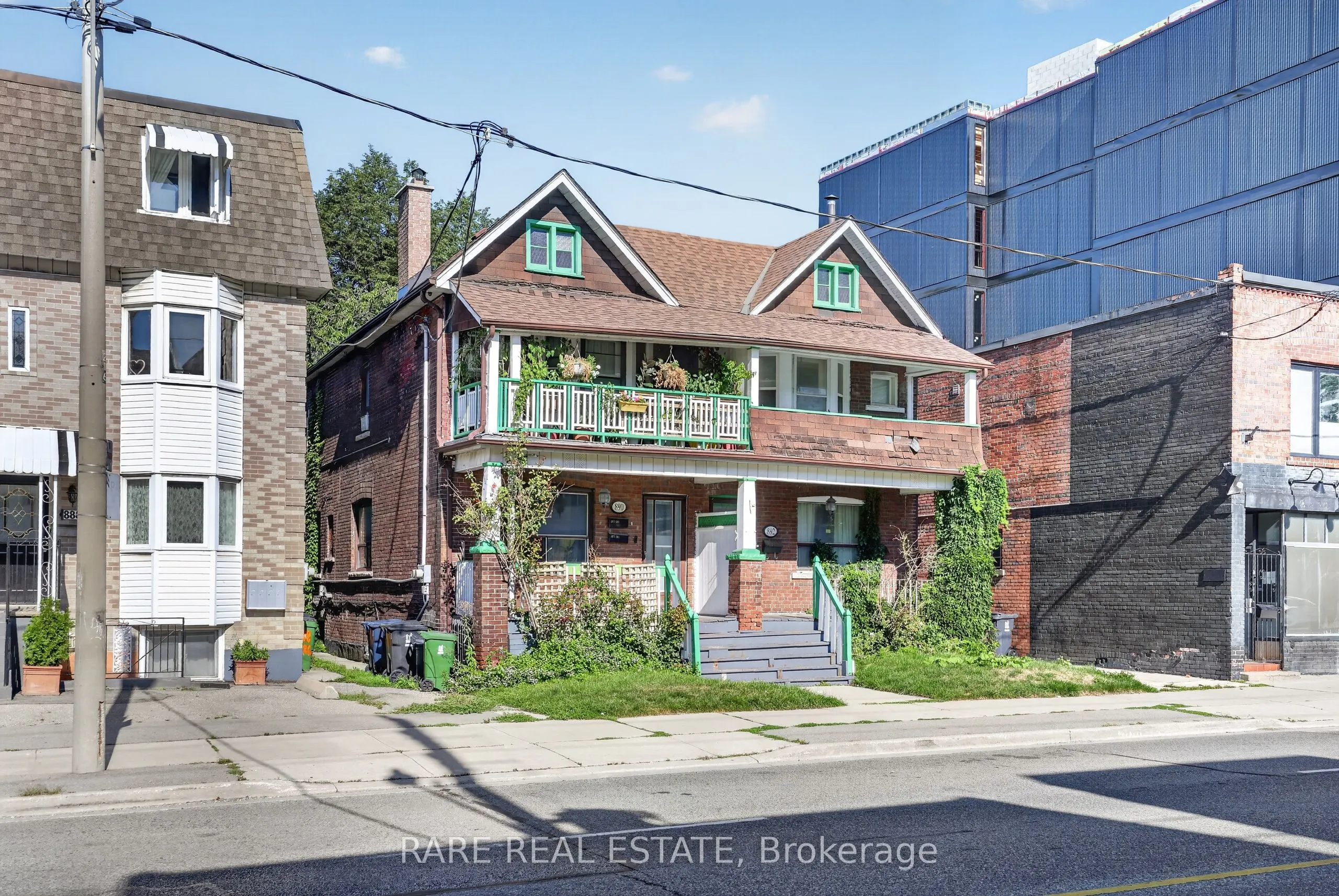 890 & 892 Broadview Avenue